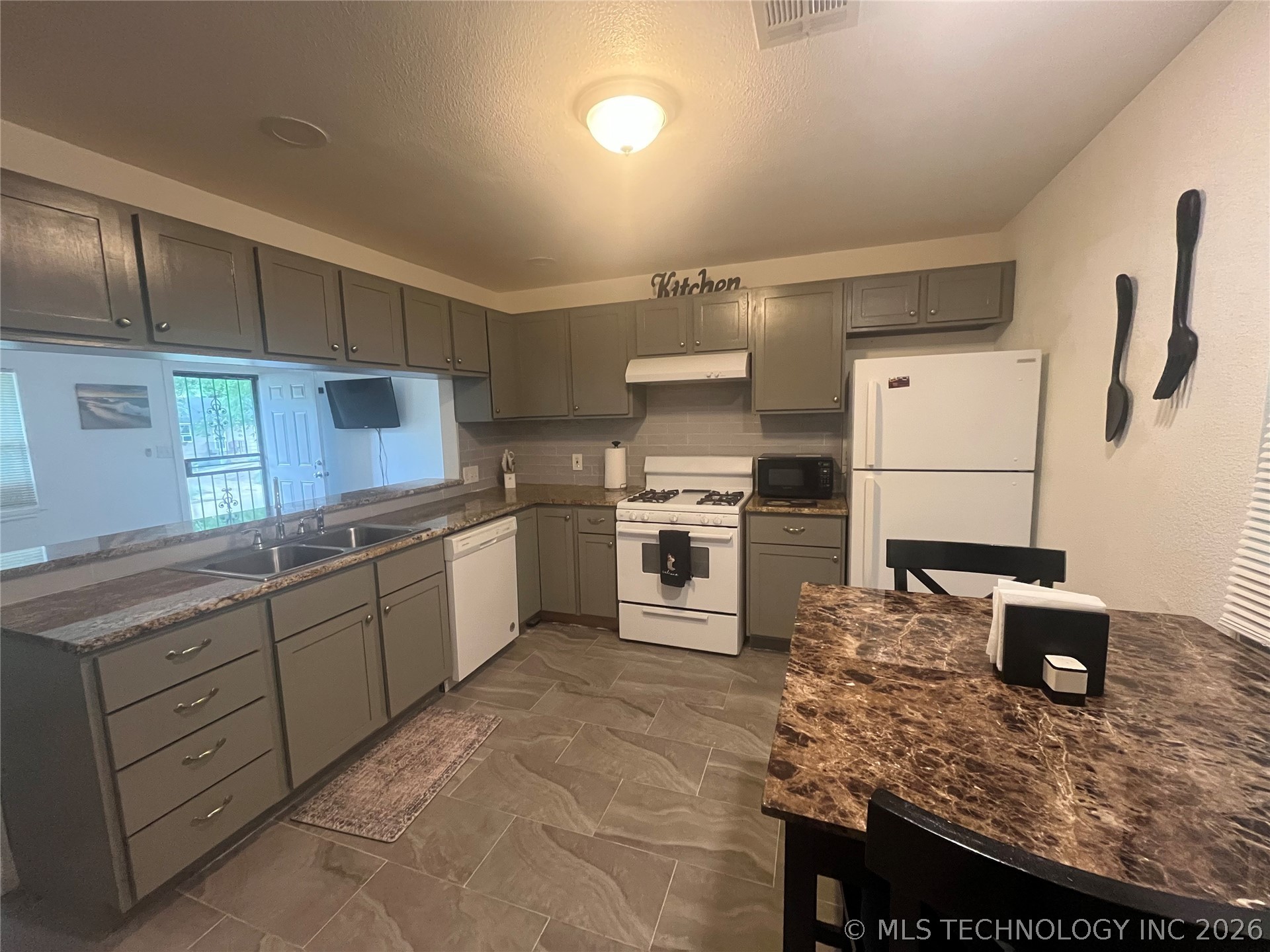 2014 N Delaware Place Property Photo 17