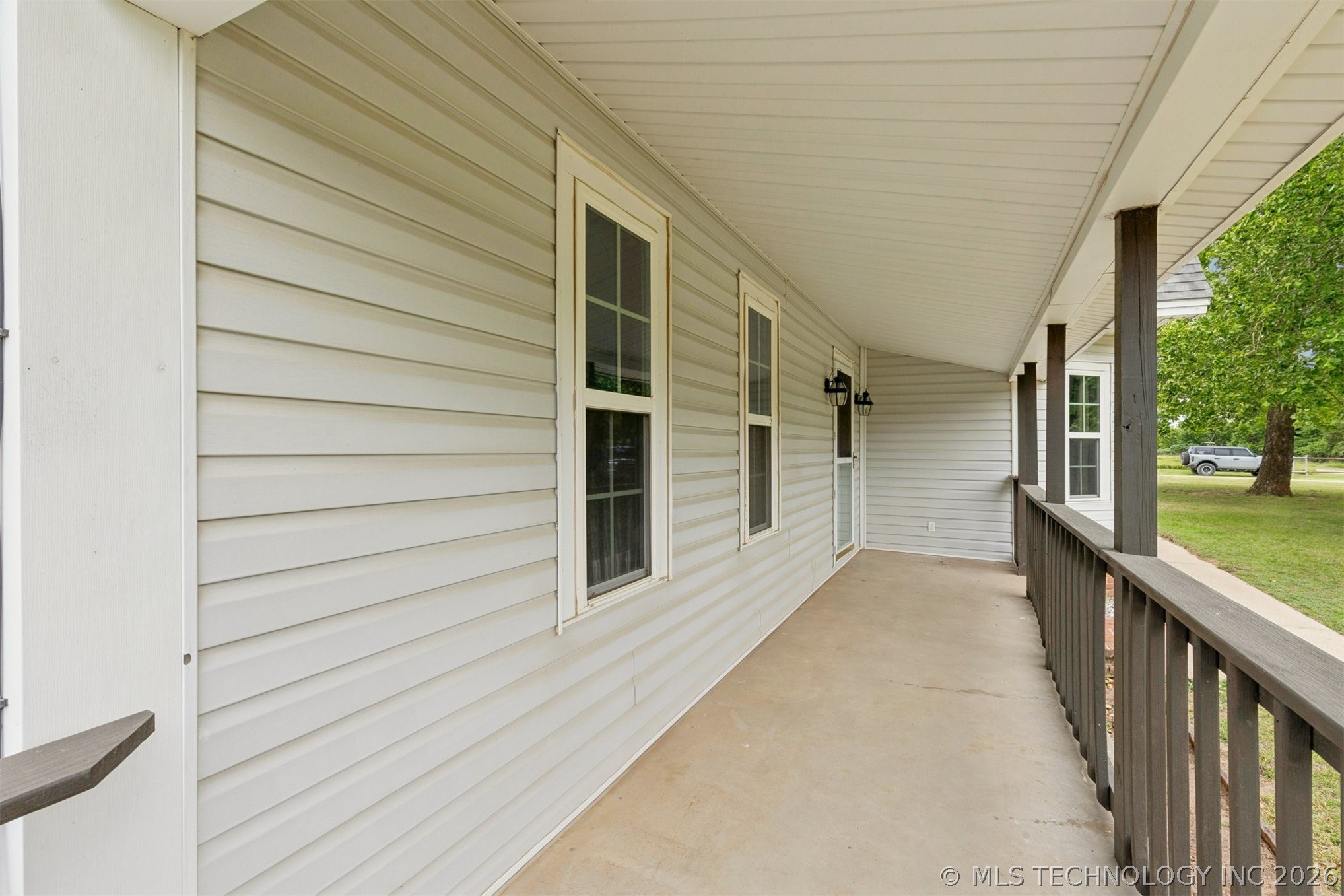 2700 W Dickinson Property Photo 7
