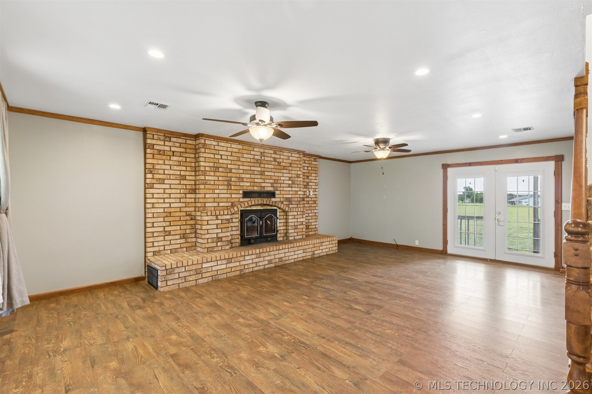 2700 W Dickinson Property Photo 8