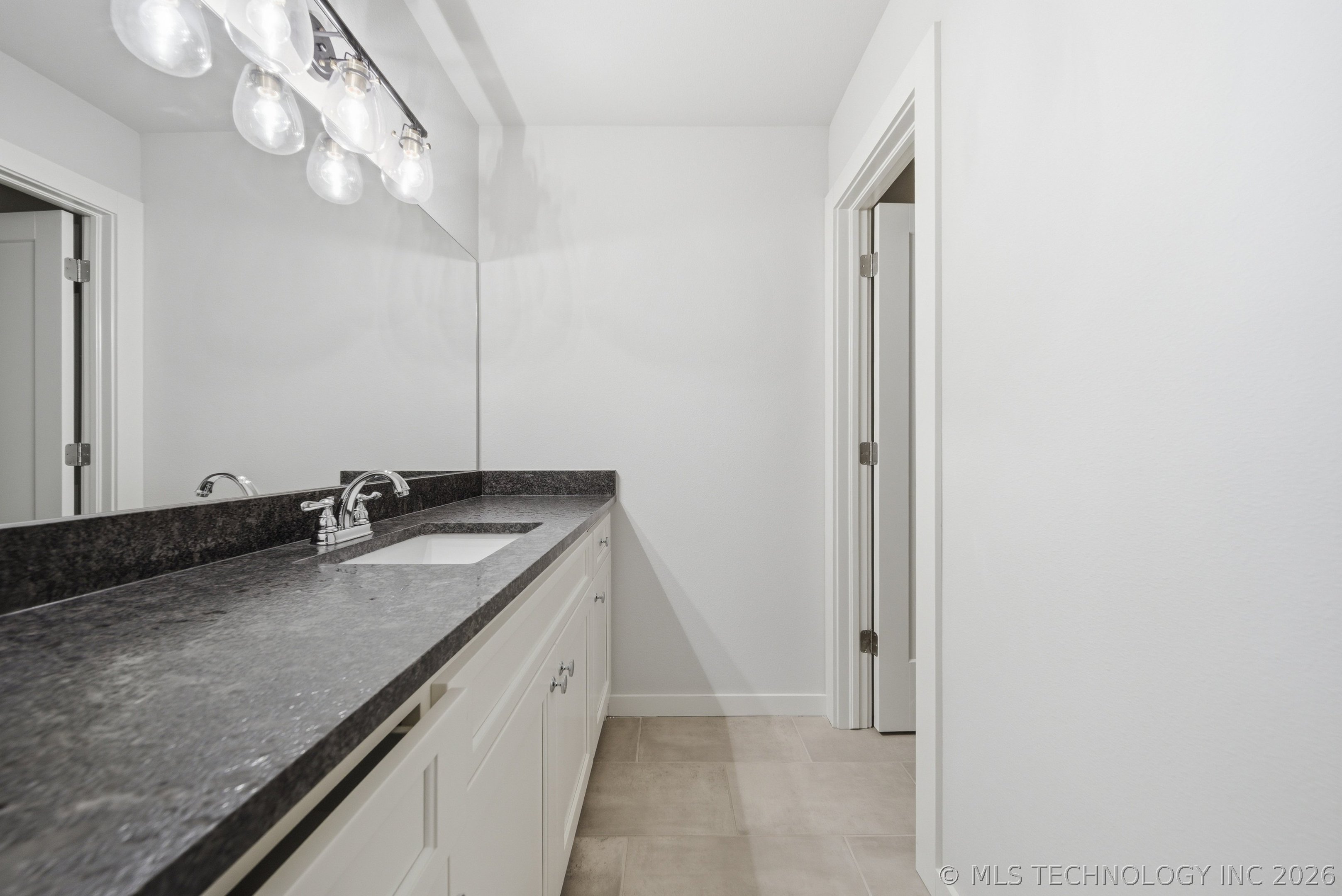 8729 S Phoenix Place W Property Photo 34