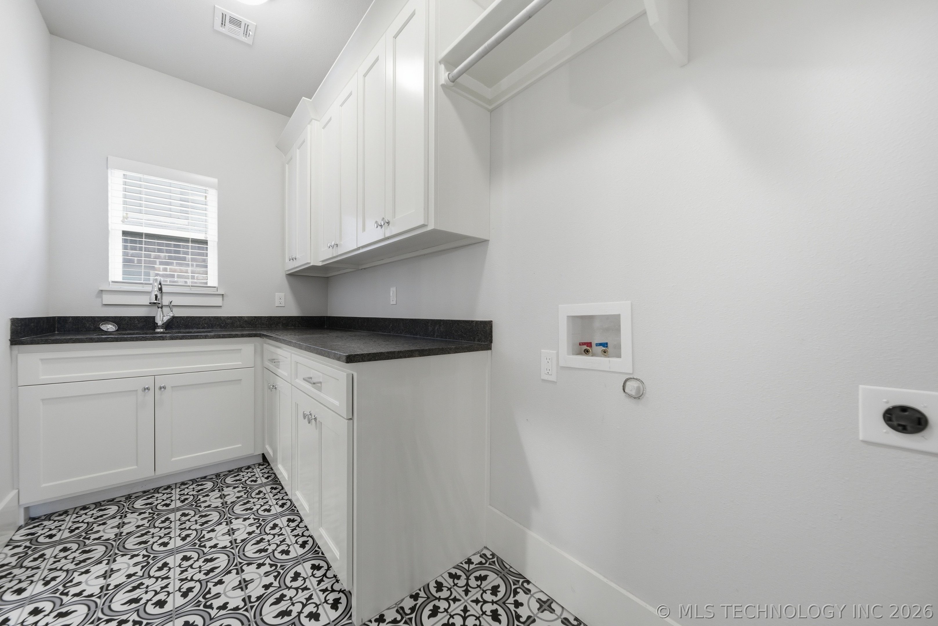 8729 S Phoenix Place W Property Photo 42