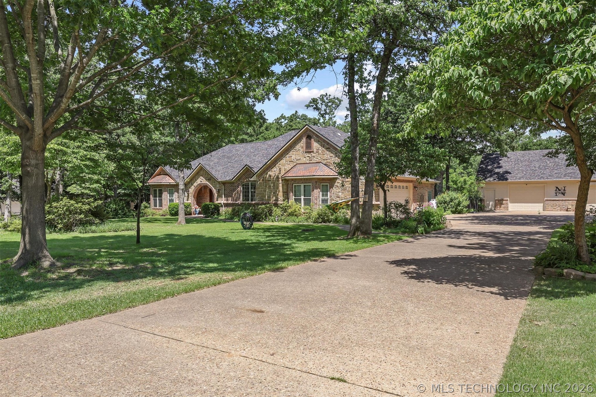 234 White Oak Property Photo 1