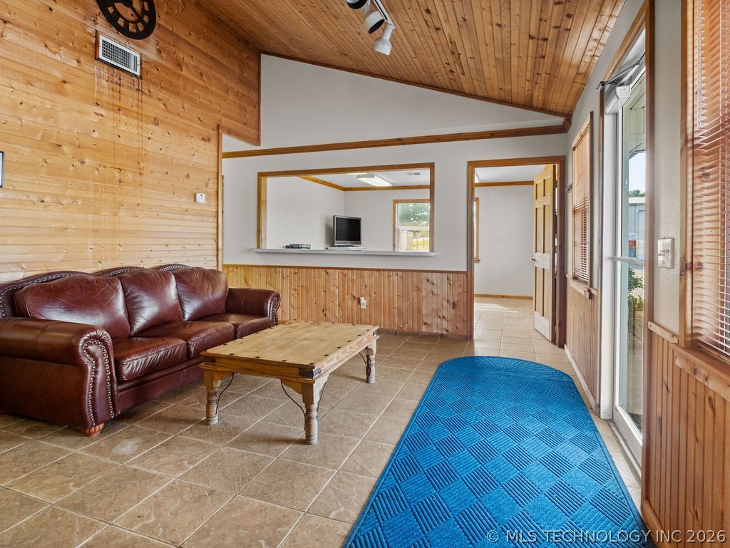 205 N Jefferson Property Photo 4