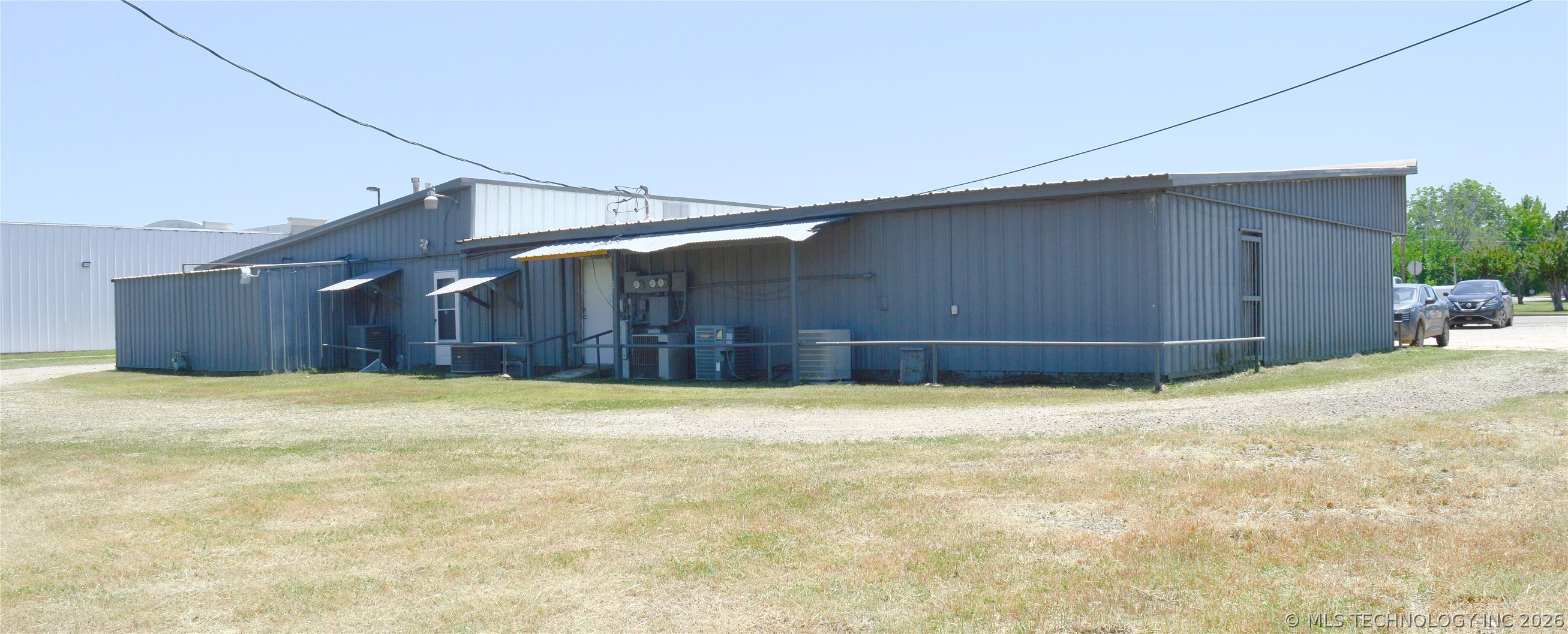 1207 E Jackson Property Photo 8