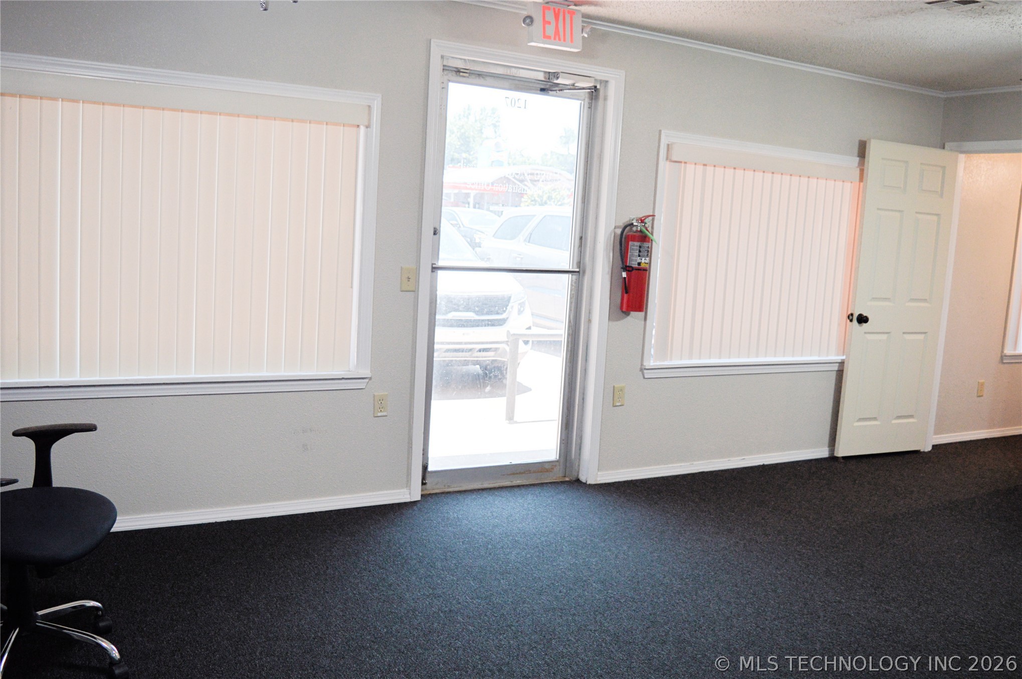 1207 E Jackson Property Photo 10