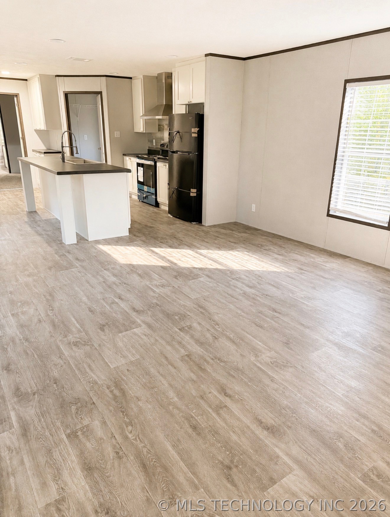 2108 Oriole Property Photo 3