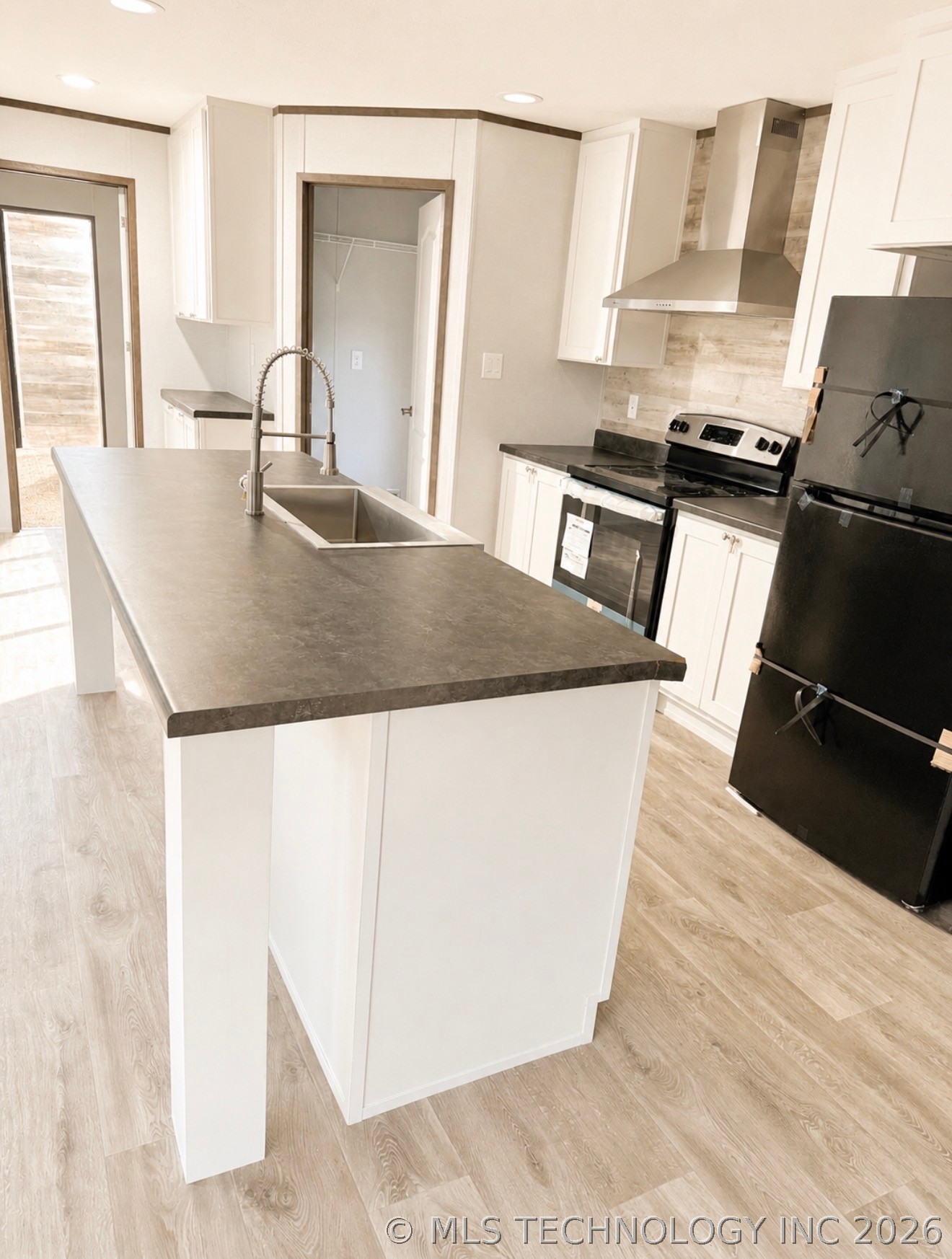 2108 Oriole Property Photo 5