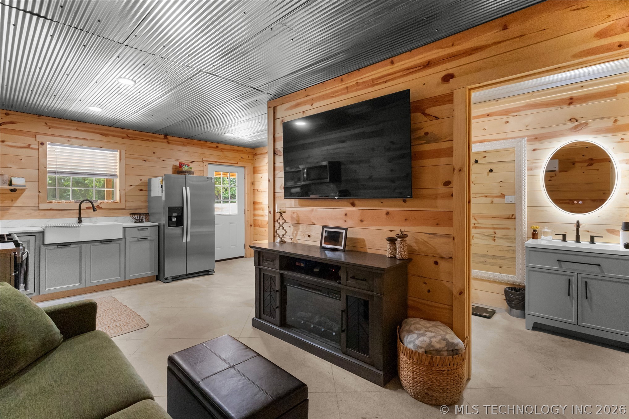 420715 E 1168 Property Photo 4