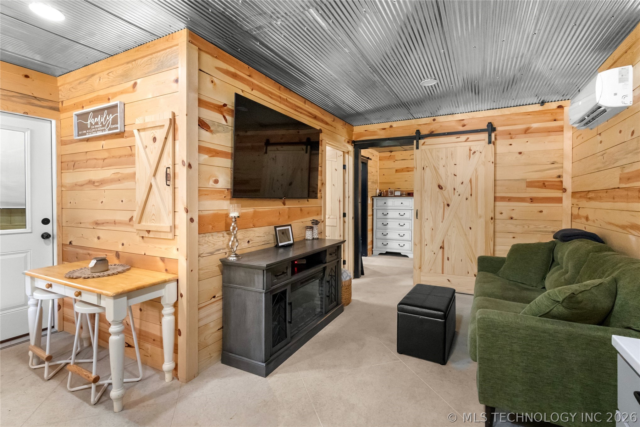 420715 E 1168 Property Photo 5