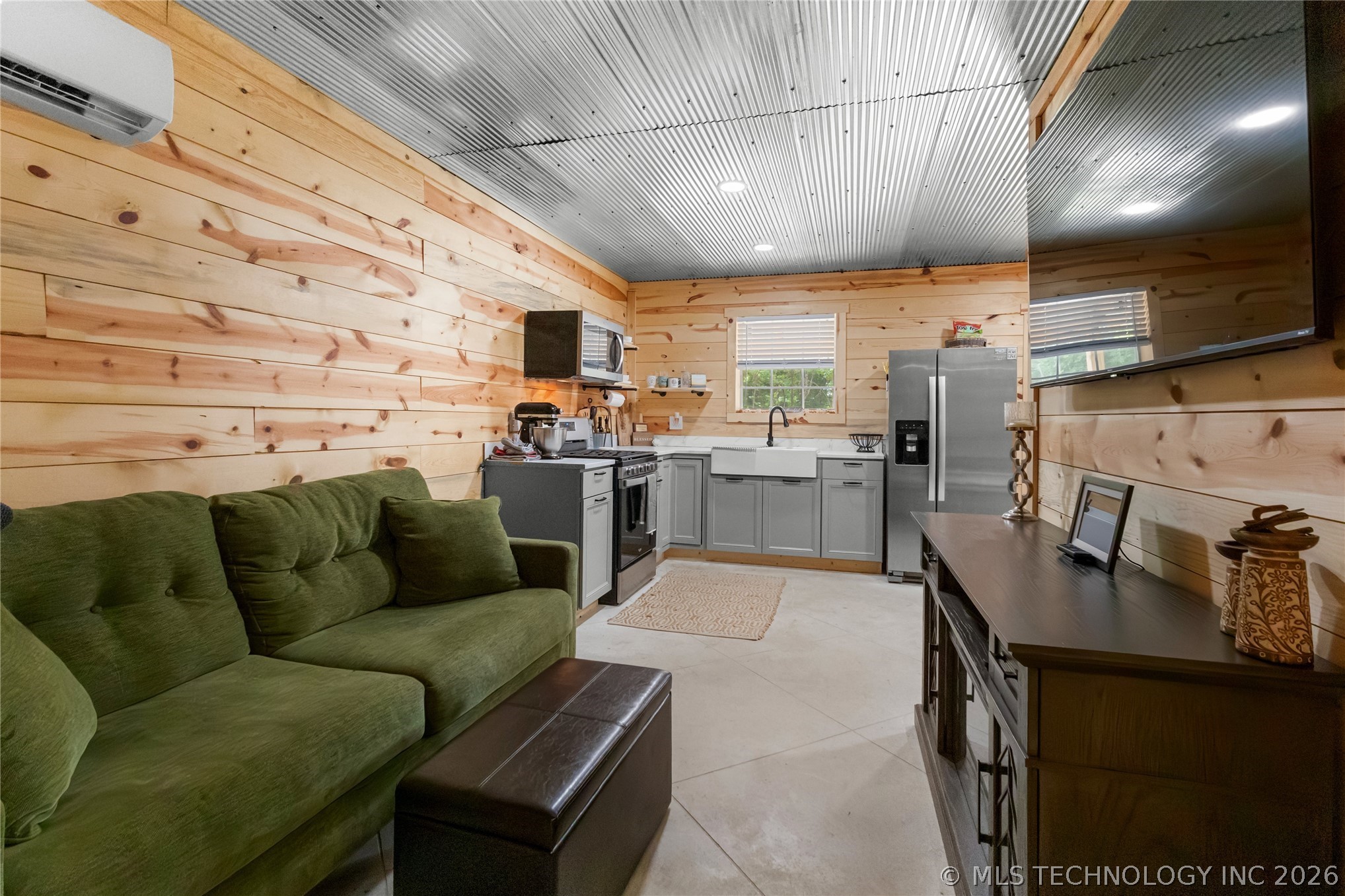 420715 E 1168 Property Photo 6