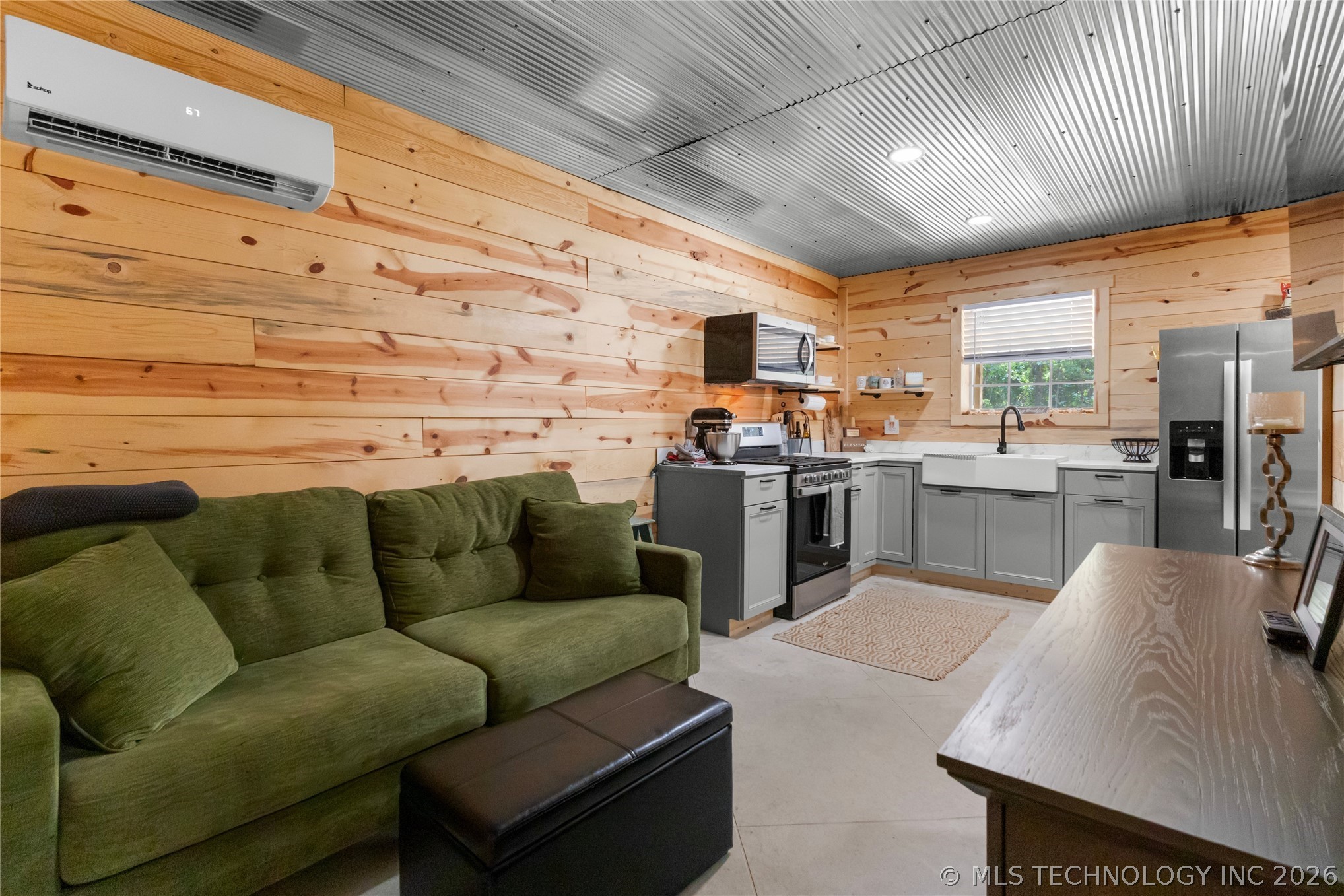 420715 E 1168 Property Photo 7