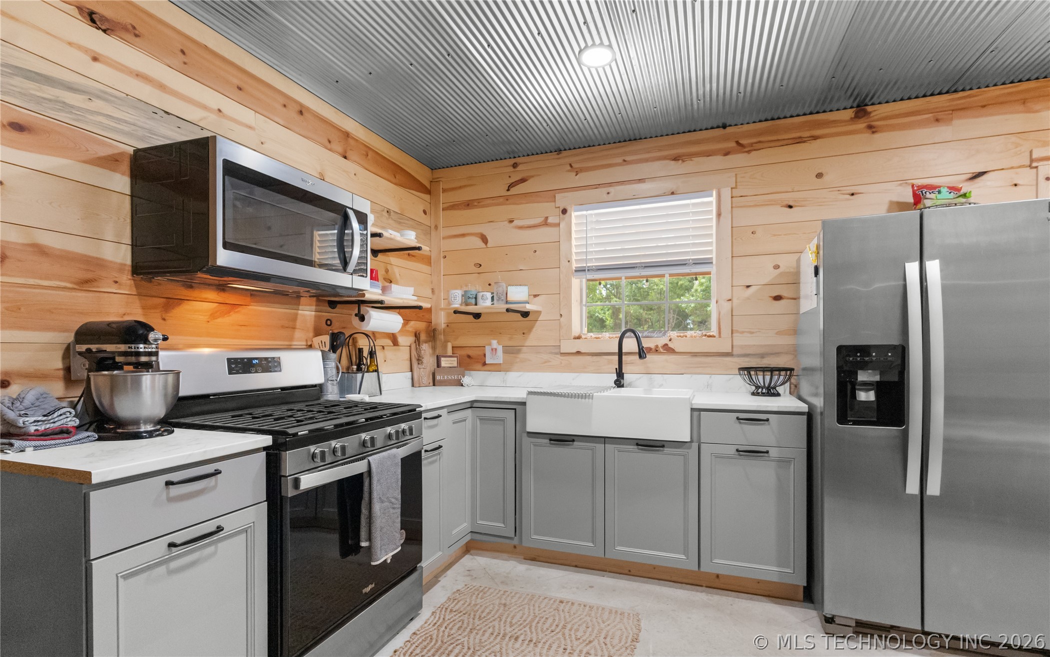 420715 E 1168 Property Photo 9