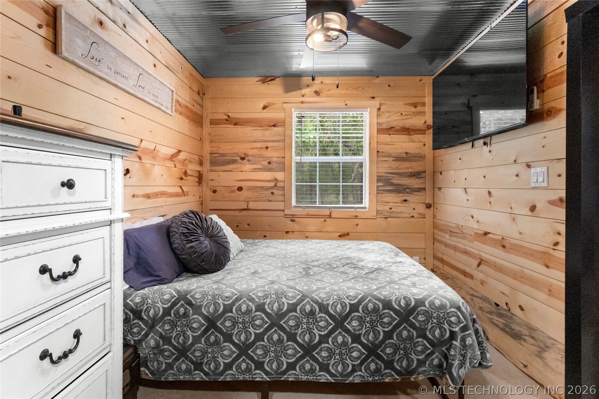 420715 E 1168 Property Photo 13