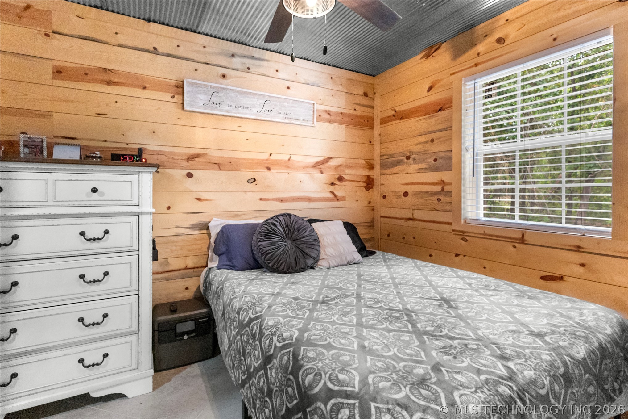 420715 E 1168 Property Photo 14