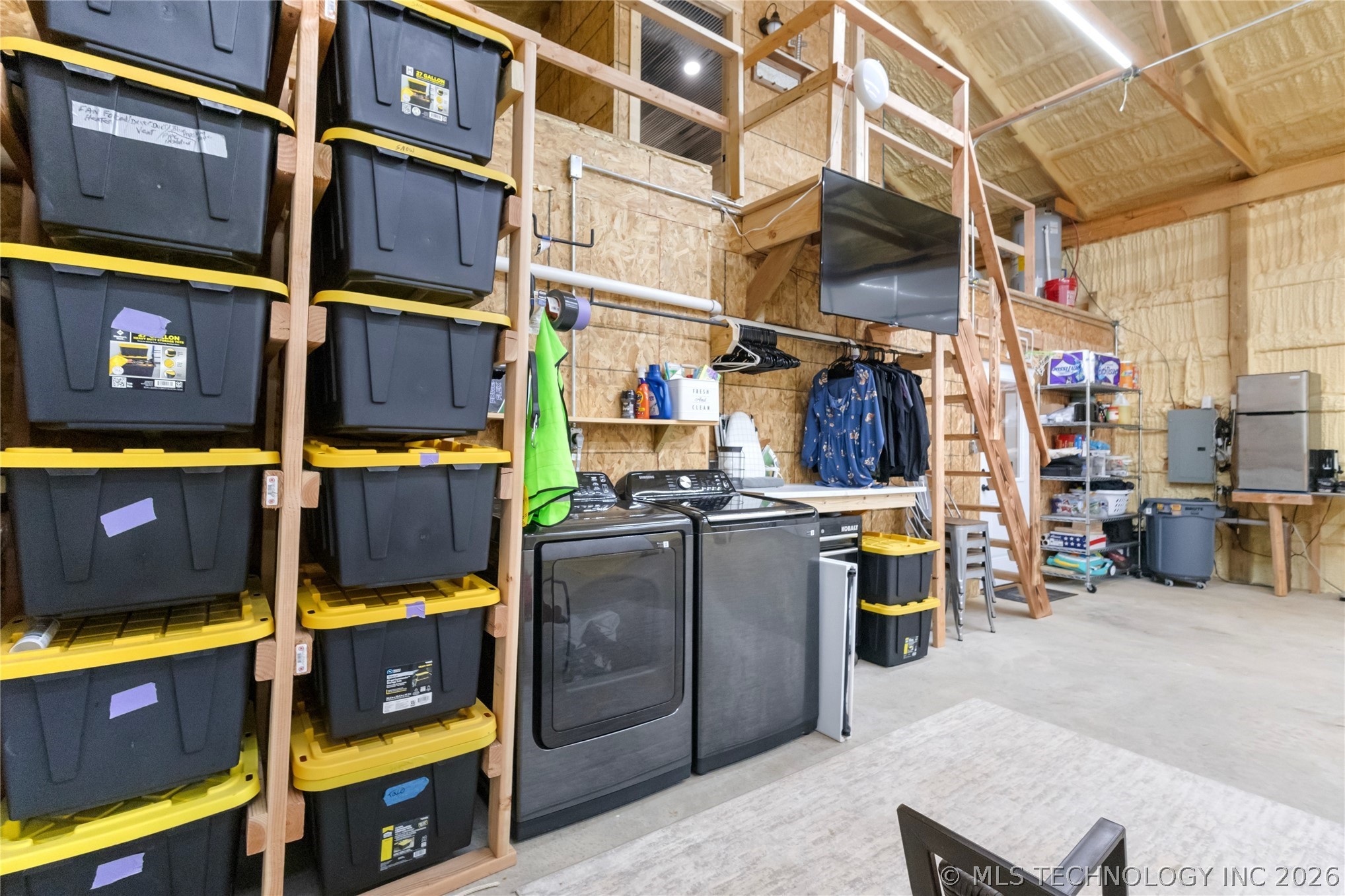 420715 E 1168 Property Photo 23