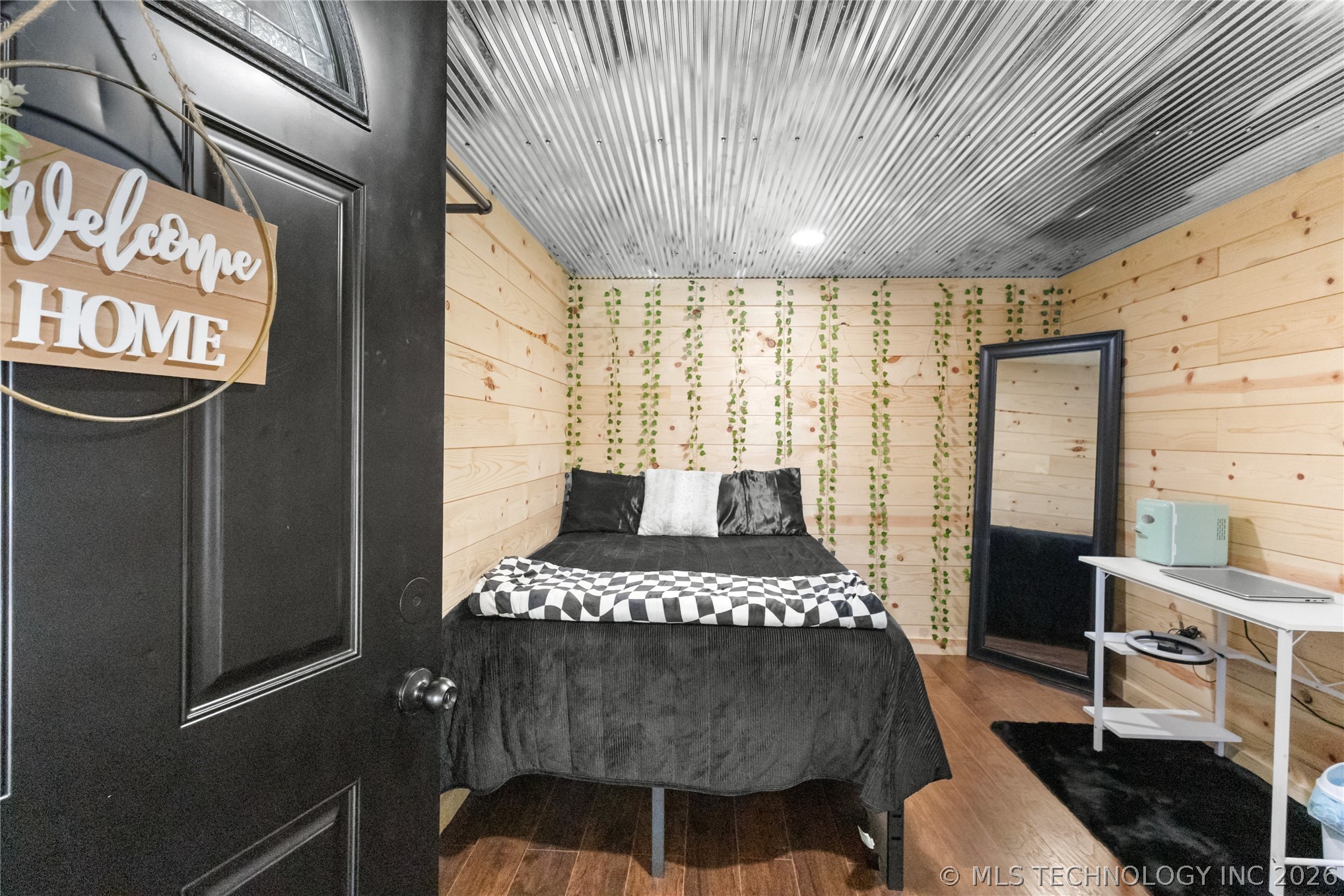 420715 E 1168 Property Photo 25