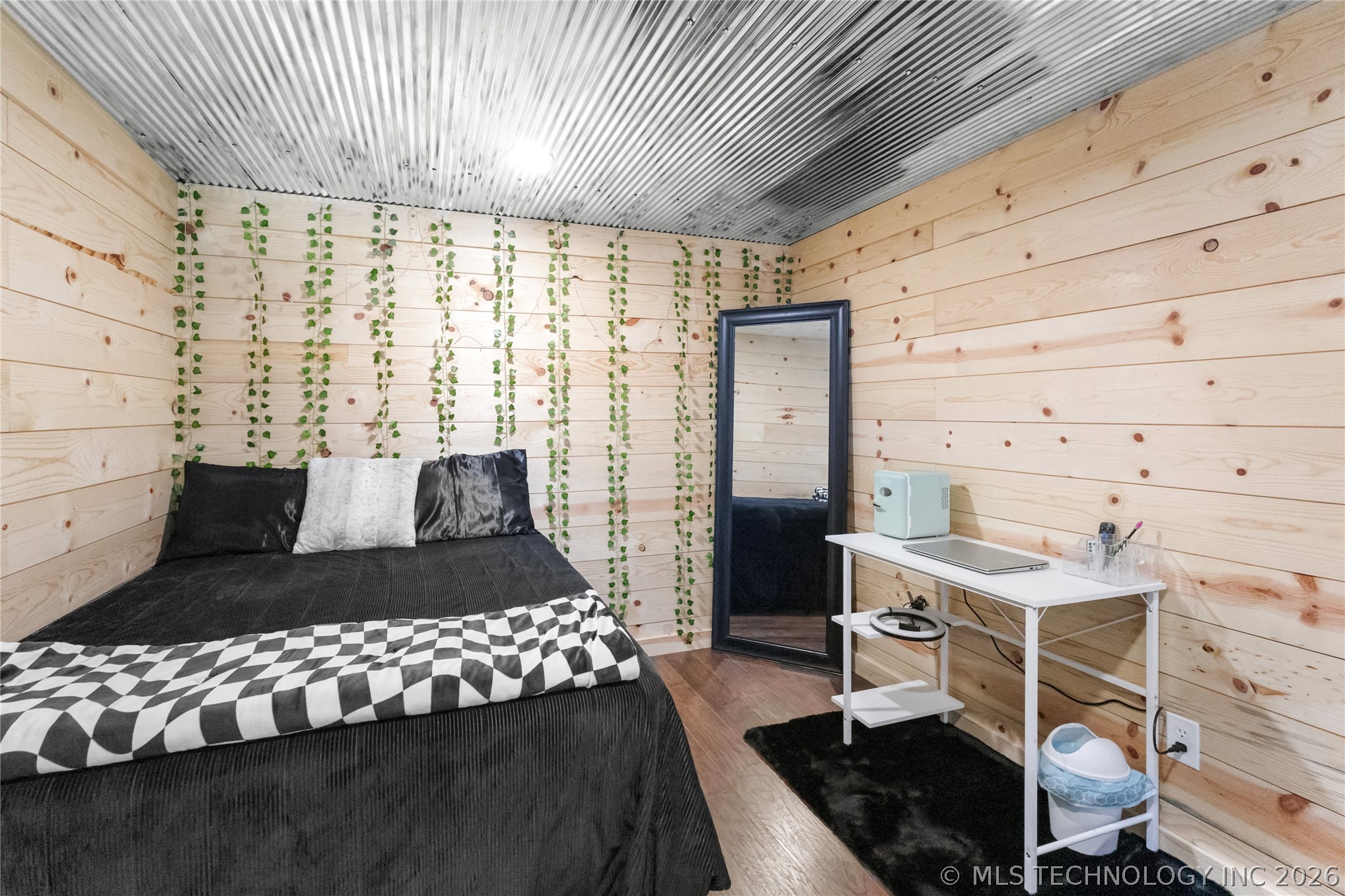 420715 E 1168 Property Photo 26