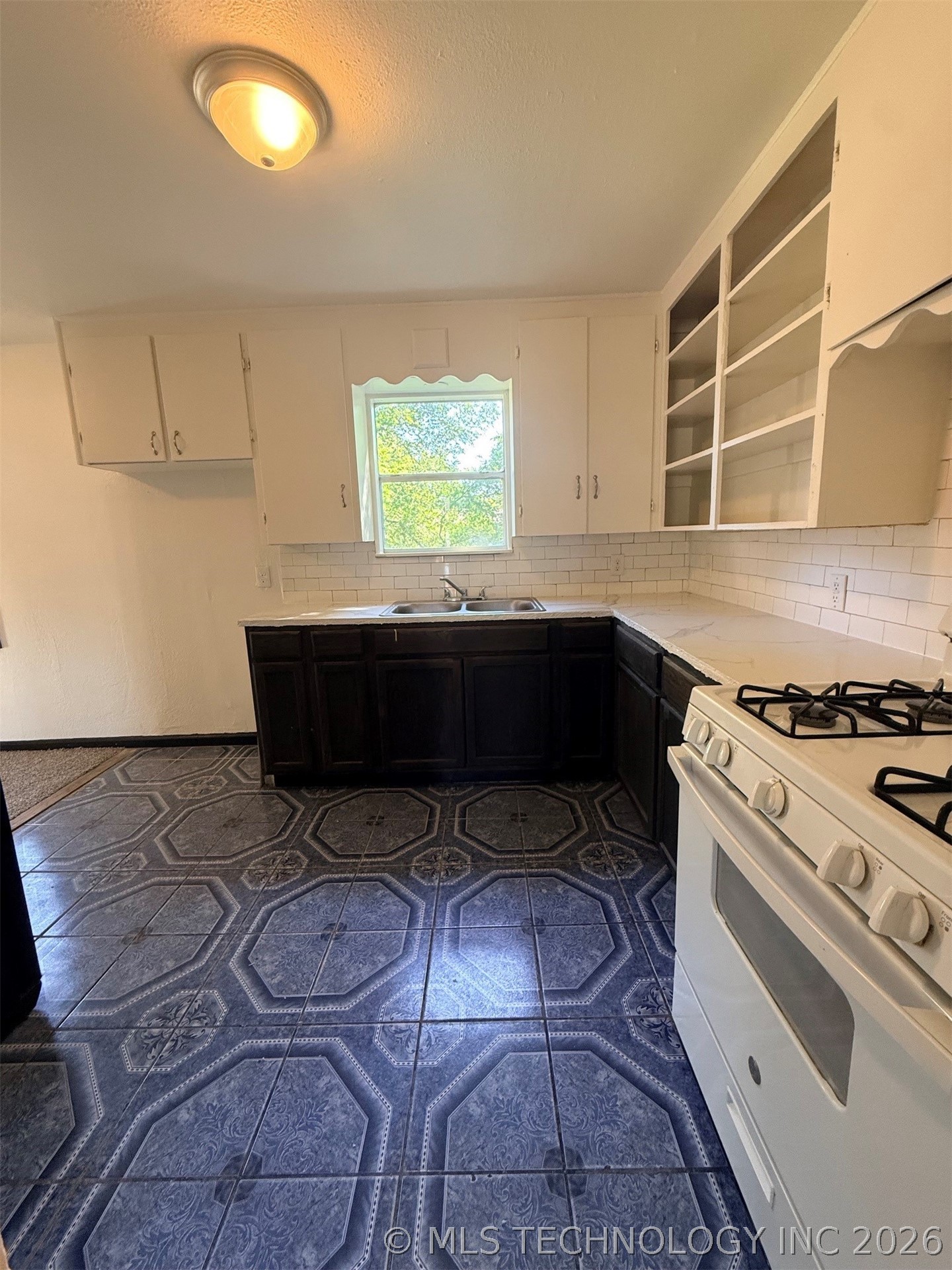 4907 N Garrison Place Property Photo 3
