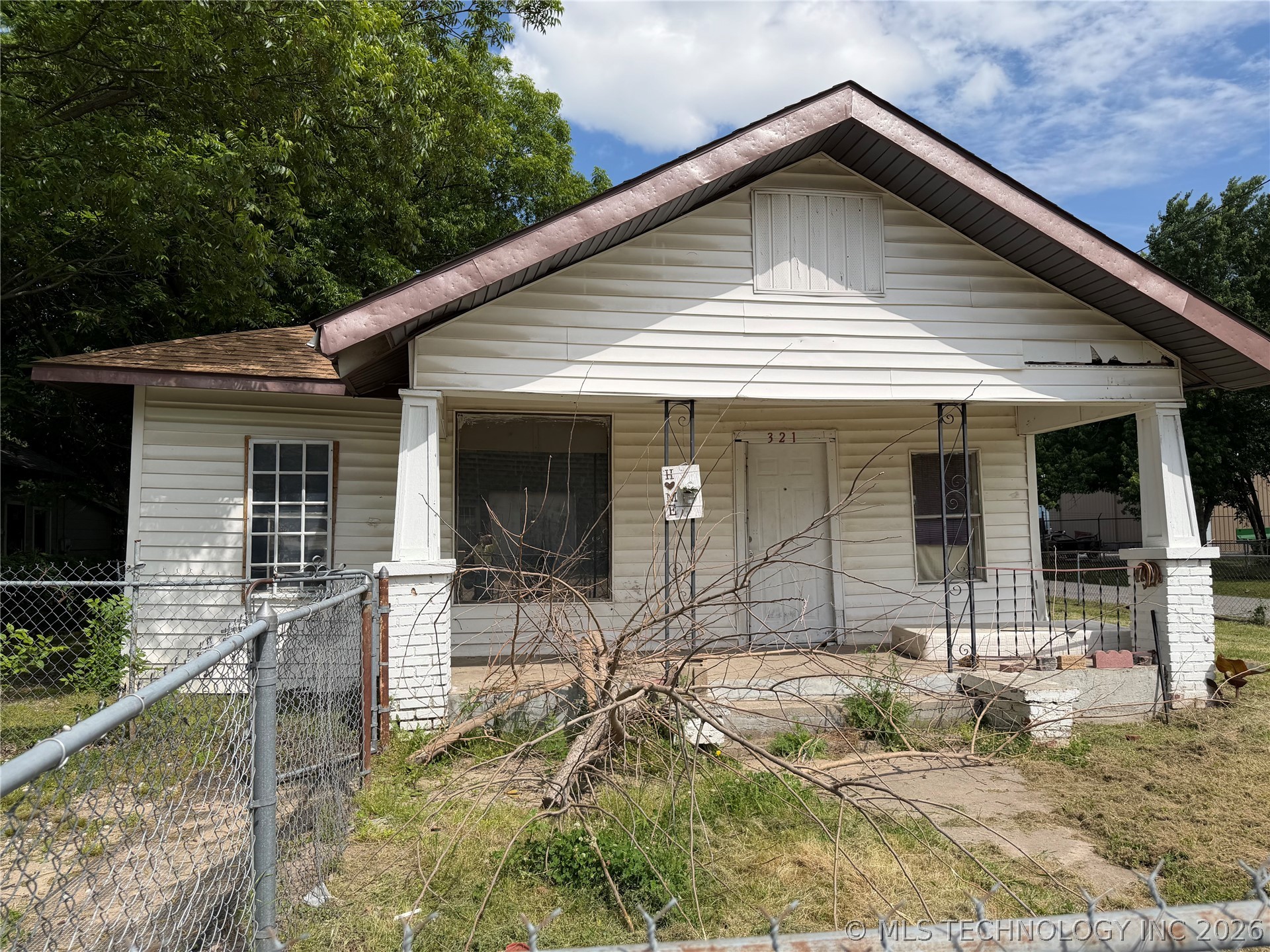 321 S Taft Avenue Property Photo 1