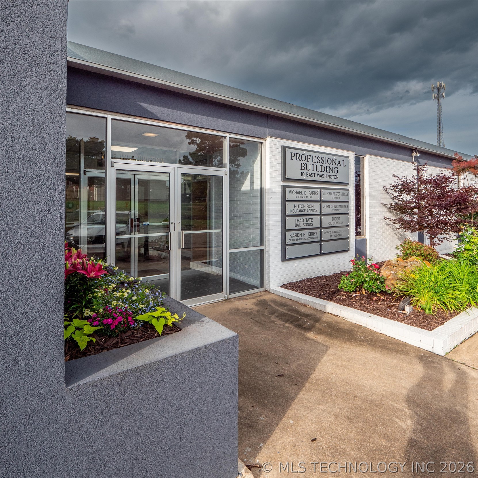 10 E Washington Avenue Property Photo 1