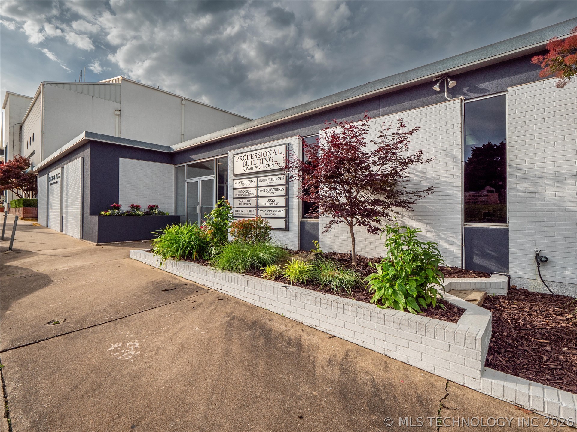 10 E Washington Avenue Property Photo 2