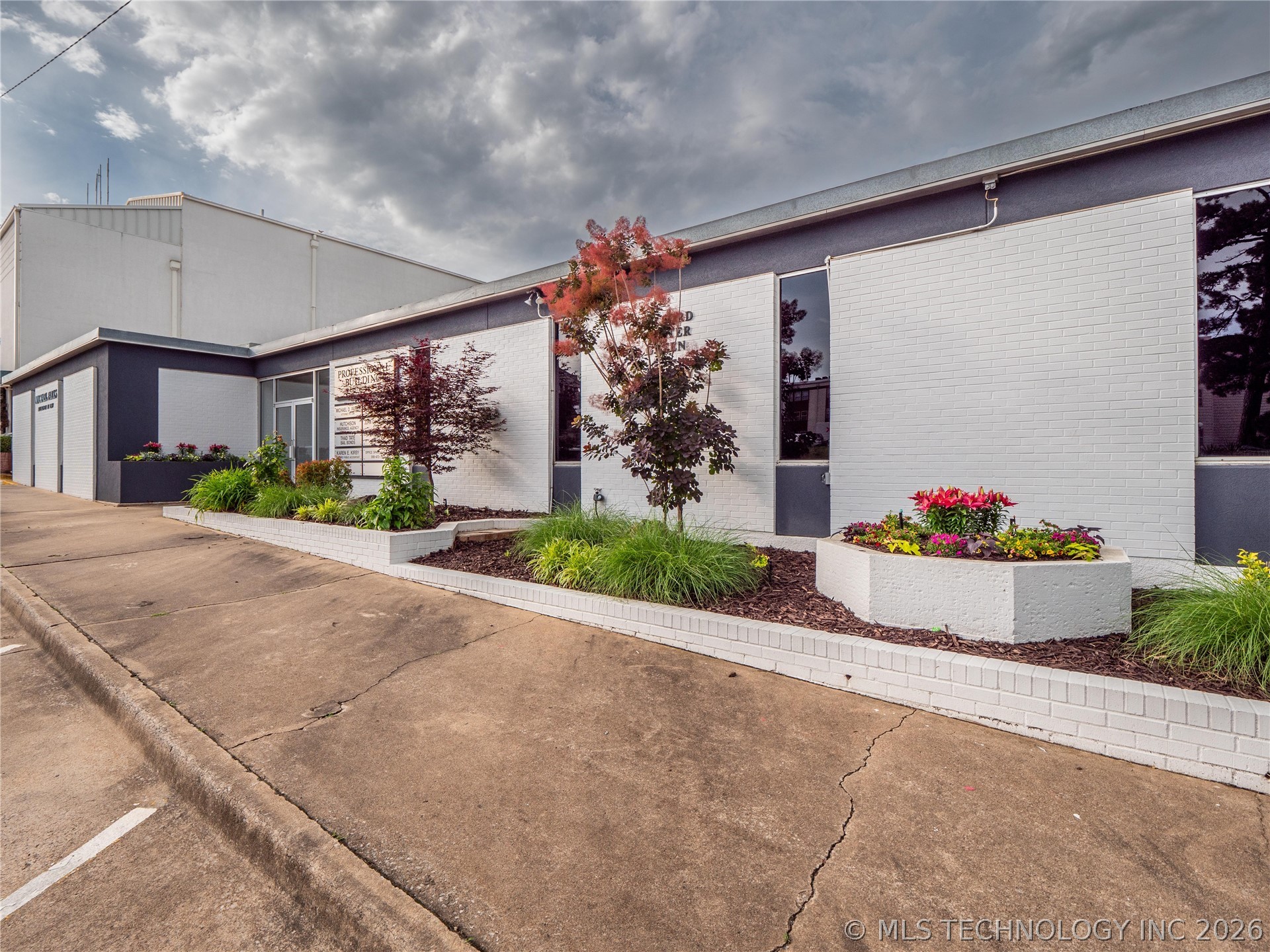 10 E Washington Avenue Property Photo 4