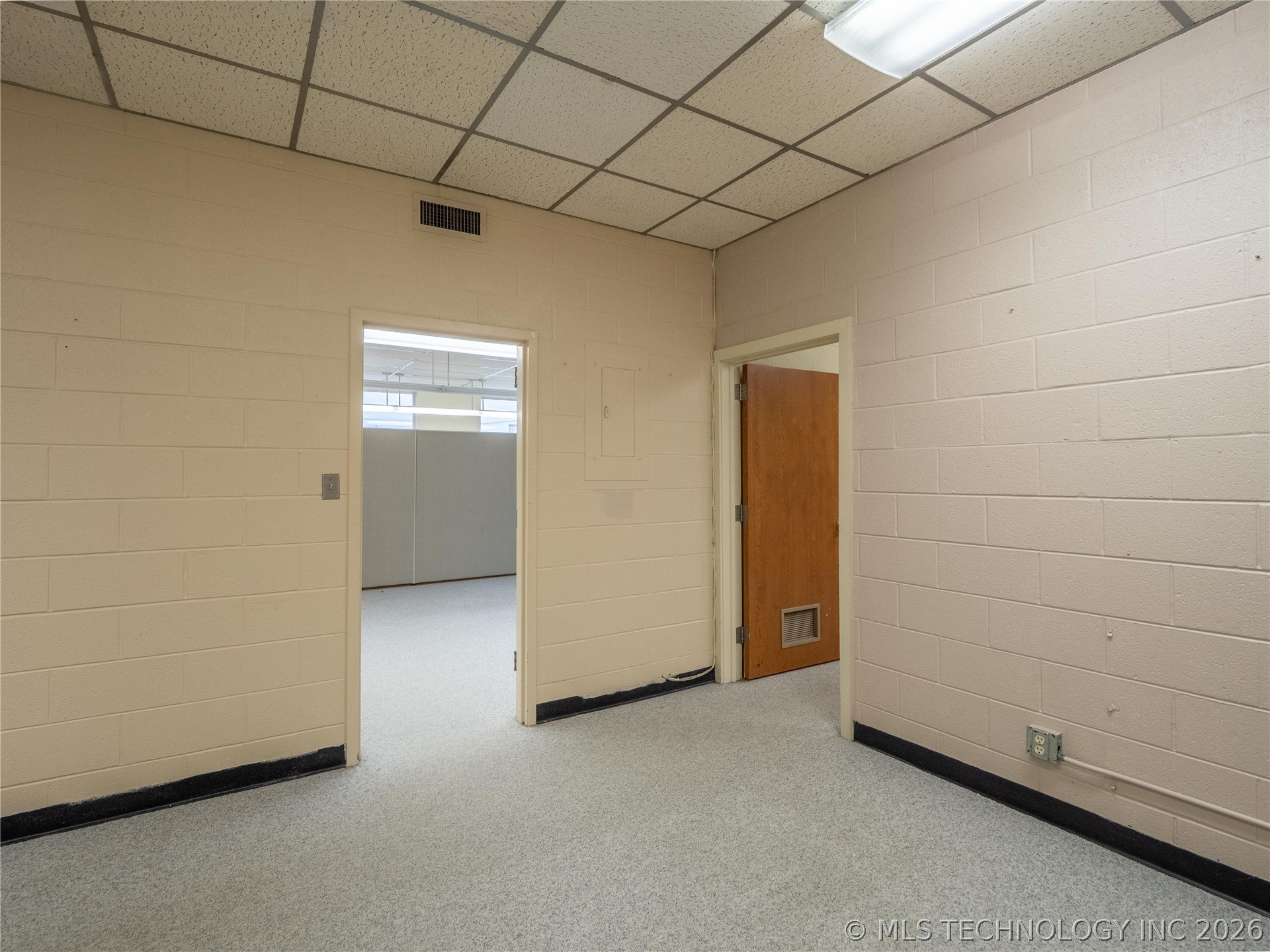 10 E Washington Avenue Property Photo 5