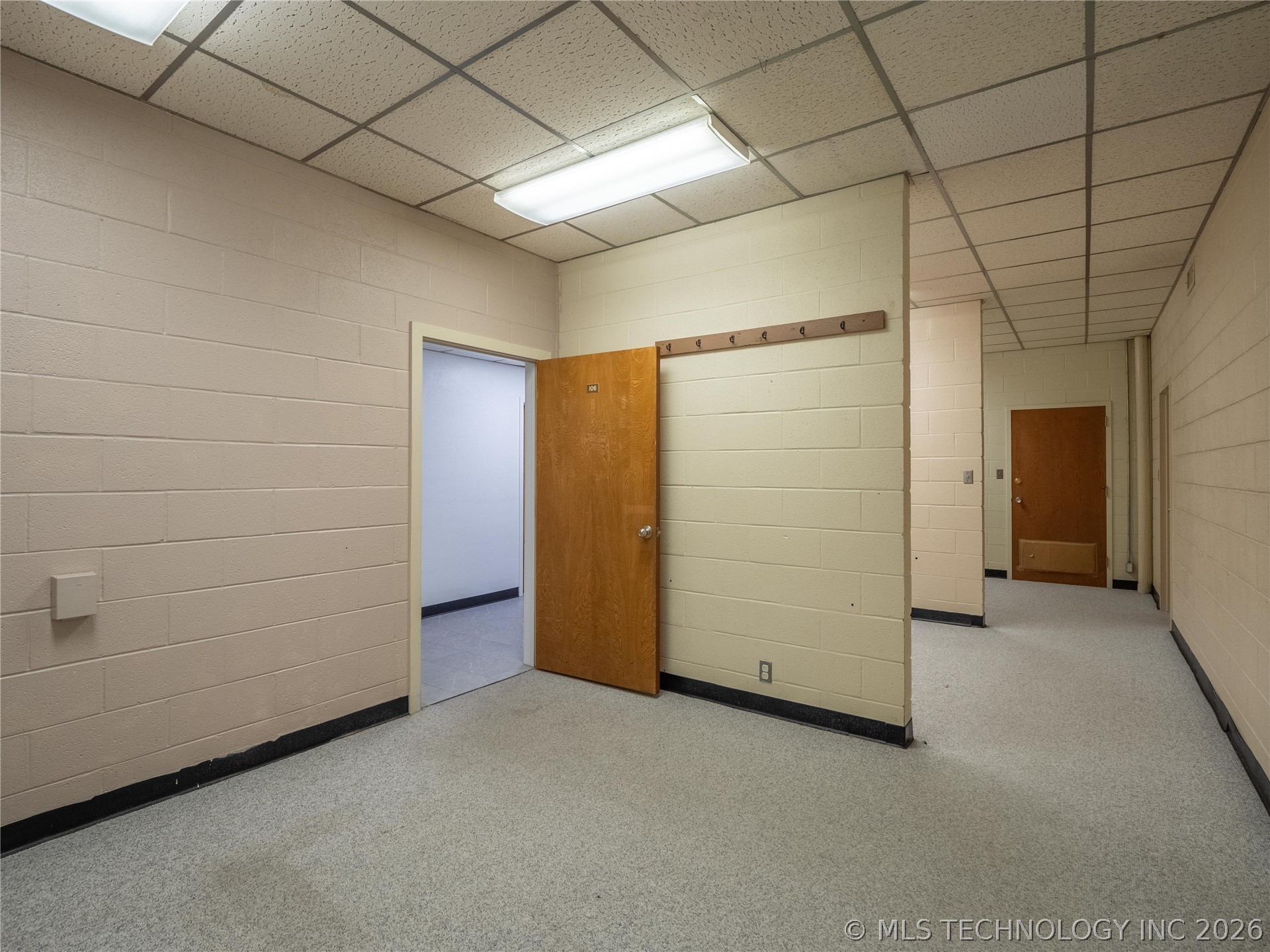 10 E Washington Avenue Property Photo 9