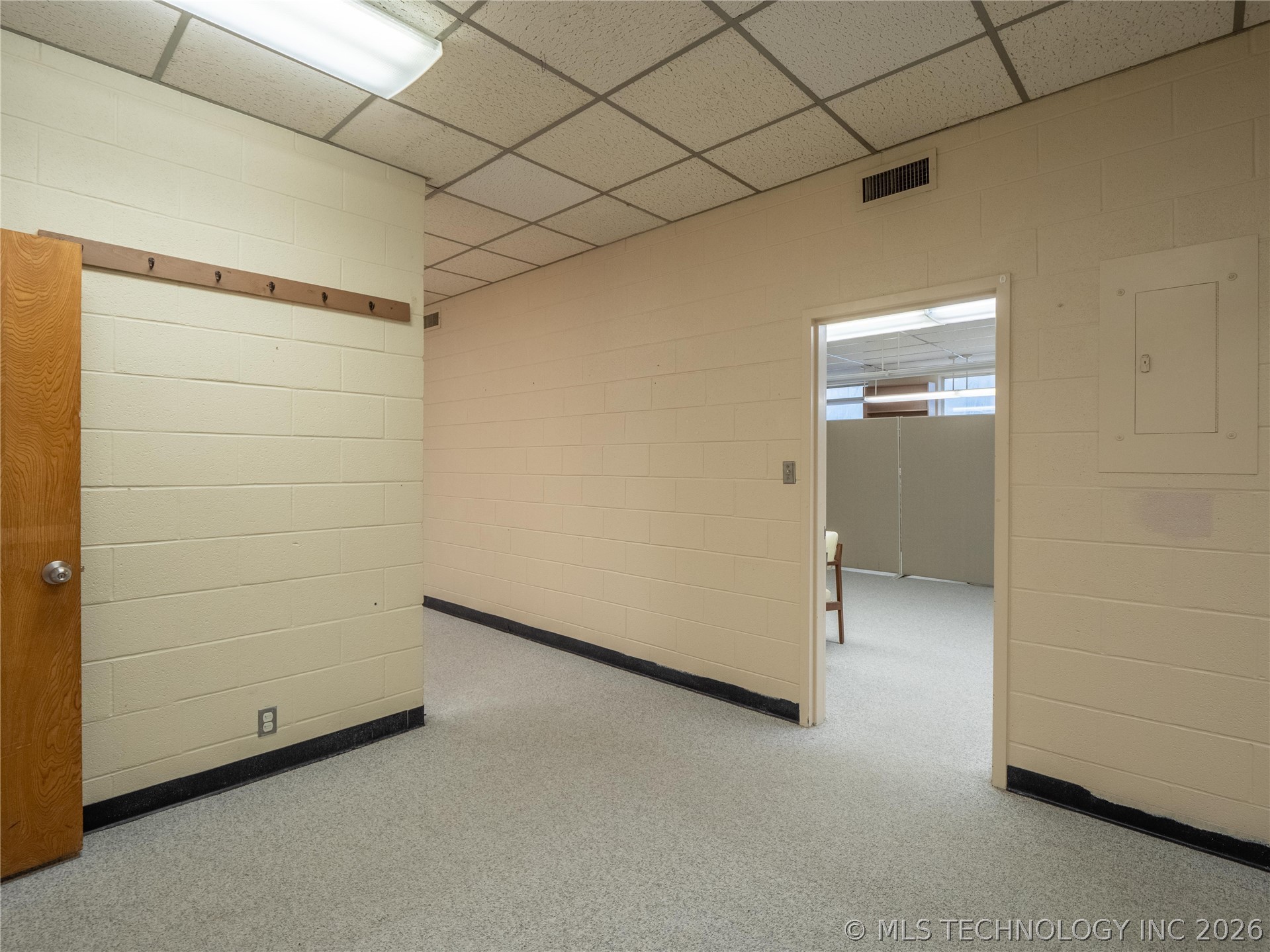 10 E Washington Avenue Property Photo 10