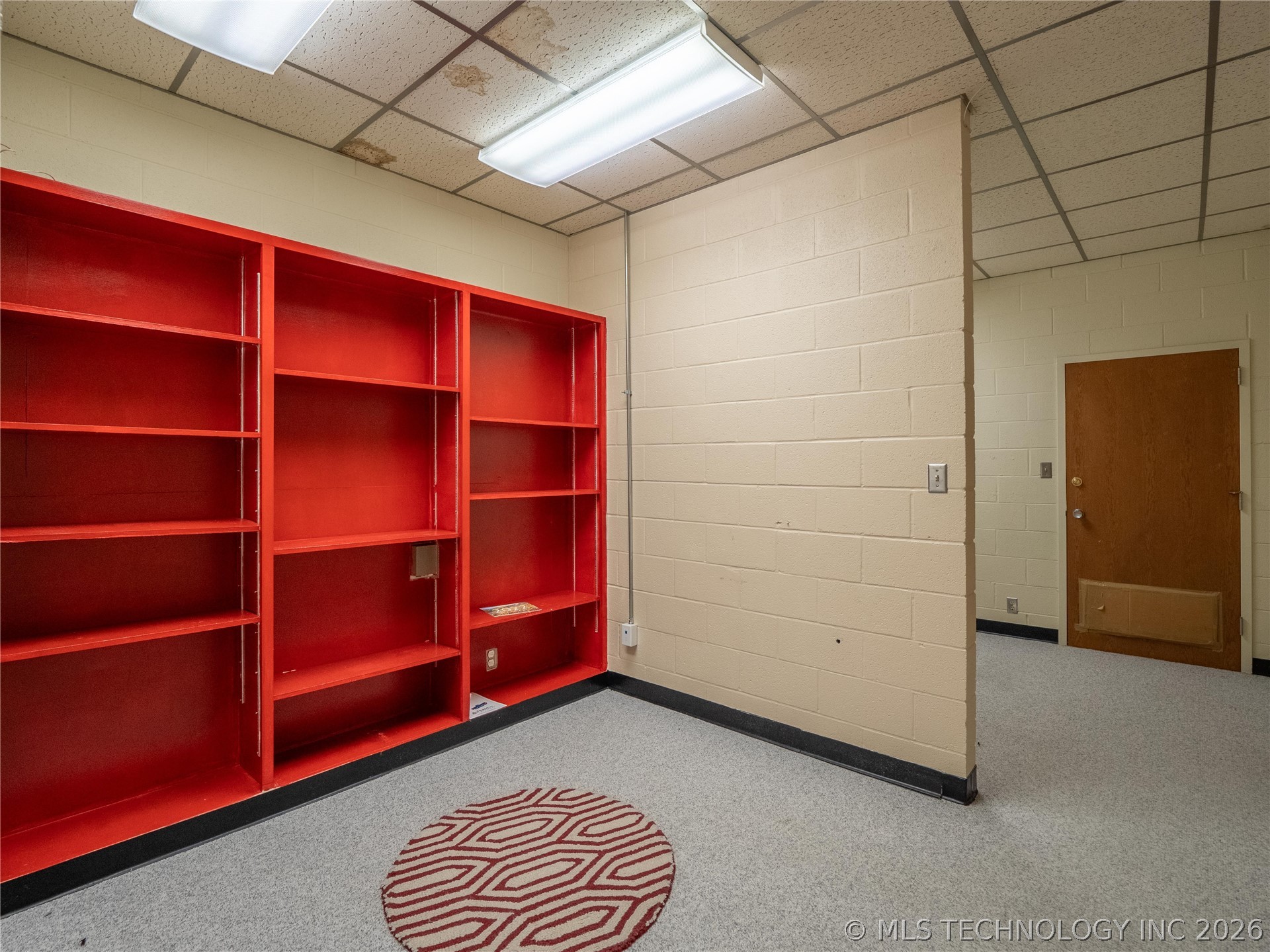 10 E Washington Avenue Property Photo 11