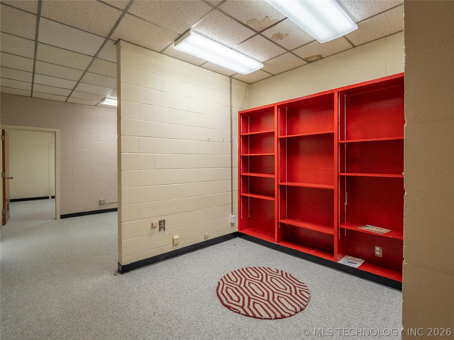 10 E Washington Avenue Property Photo 12
