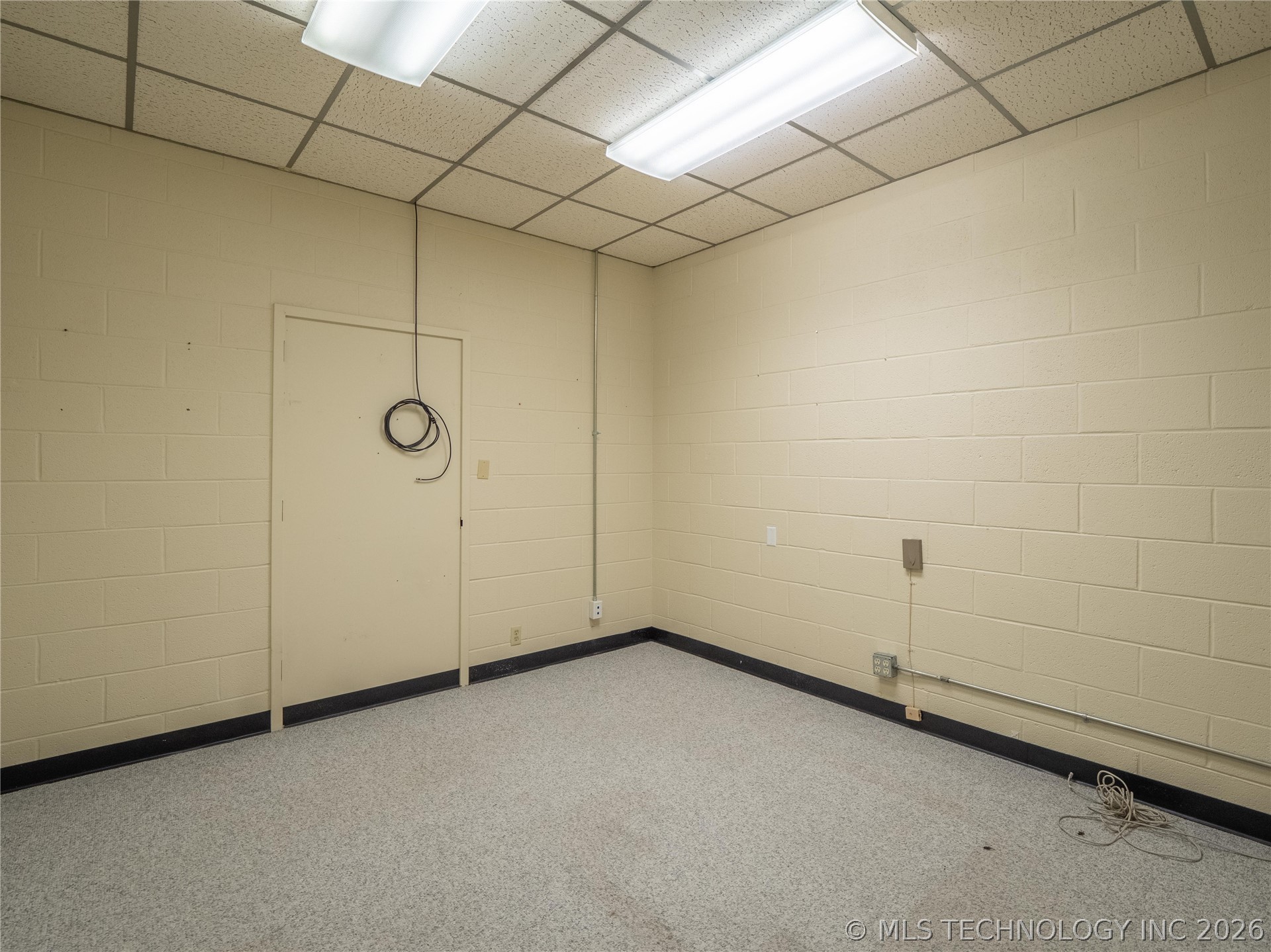 10 E Washington Avenue Property Photo 14