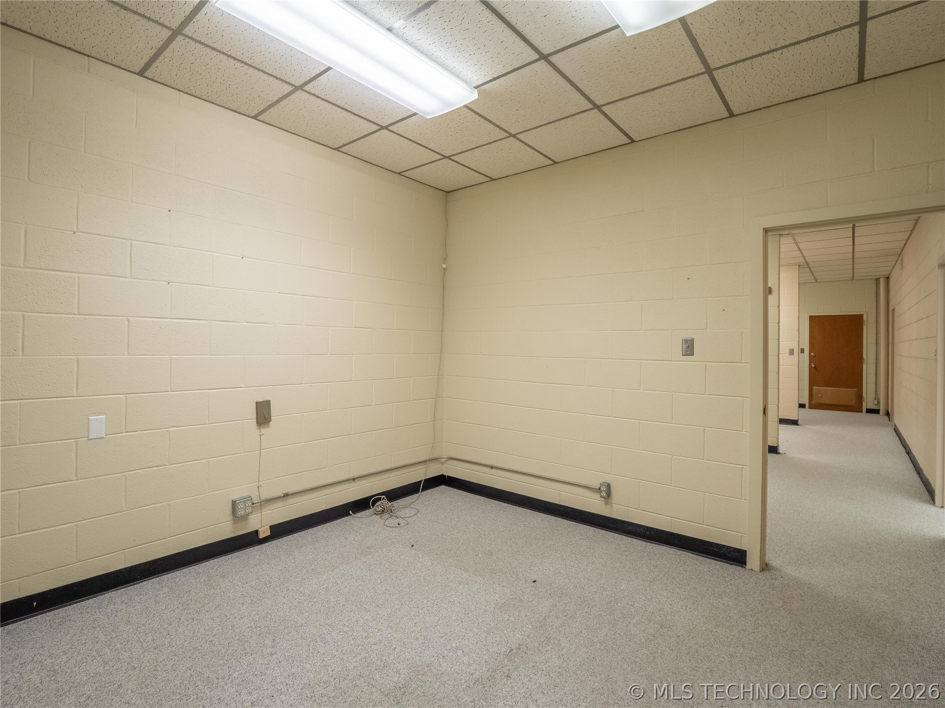 10 E Washington Avenue Property Photo 16