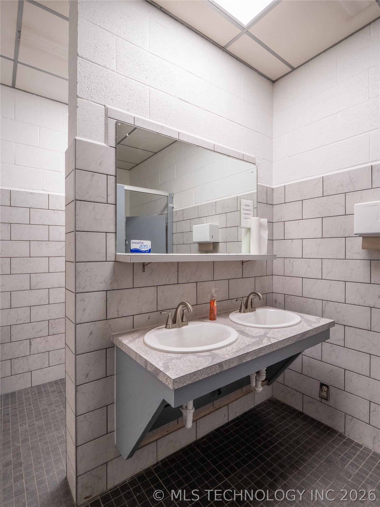 10 E Washington Avenue Property Photo 23