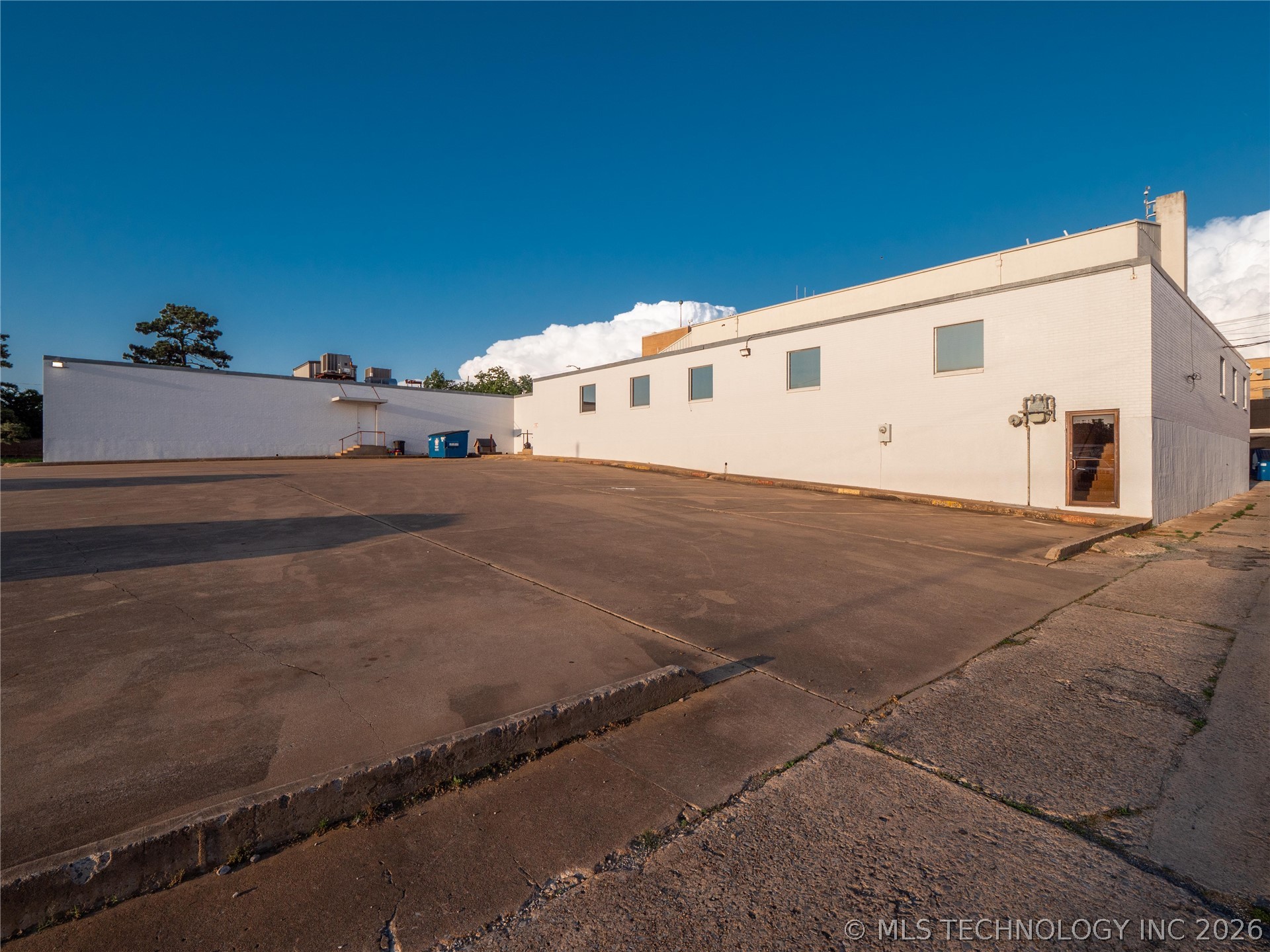 10 E Washington Avenue Property Photo 27
