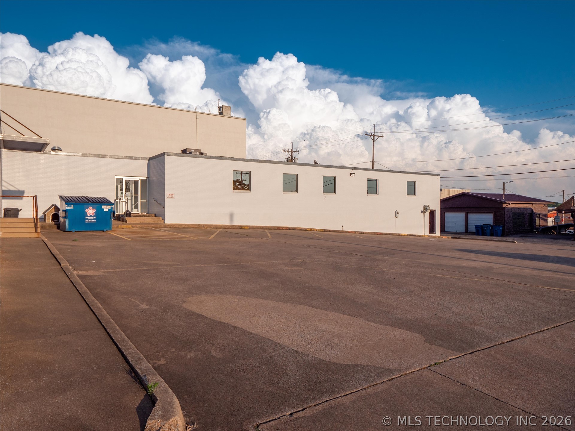10 E Washington Avenue Property Photo 28