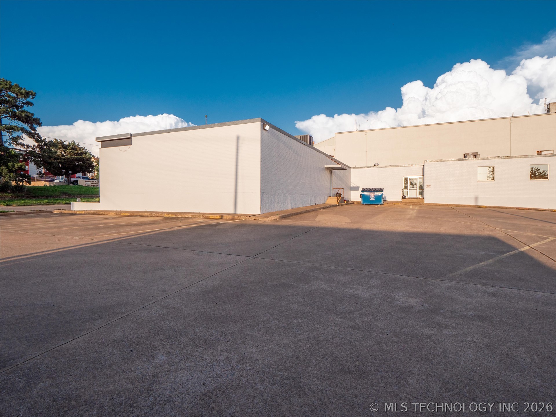 10 E Washington Avenue Property Photo 29