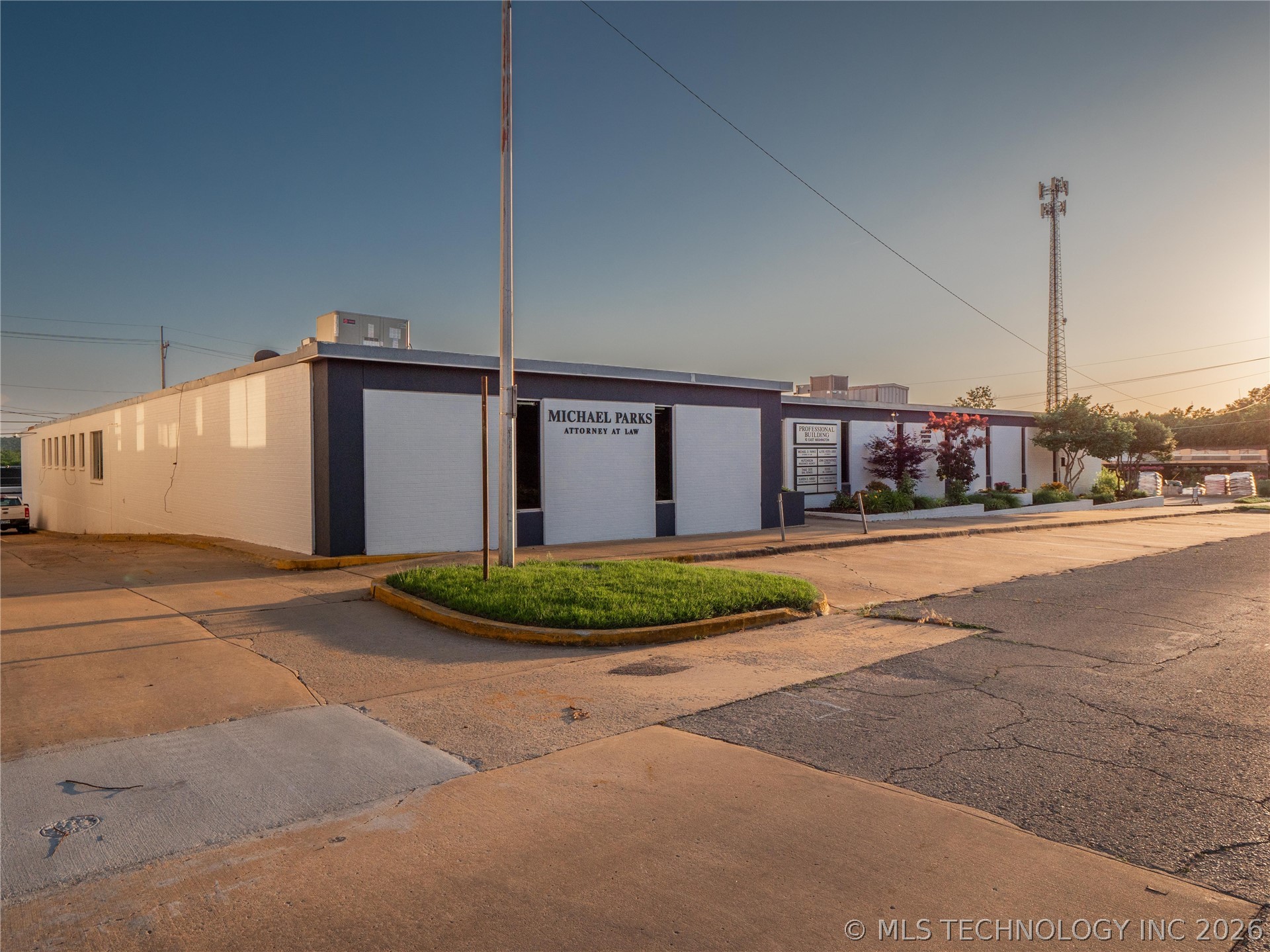 10 E Washington Avenue Property Photo 35