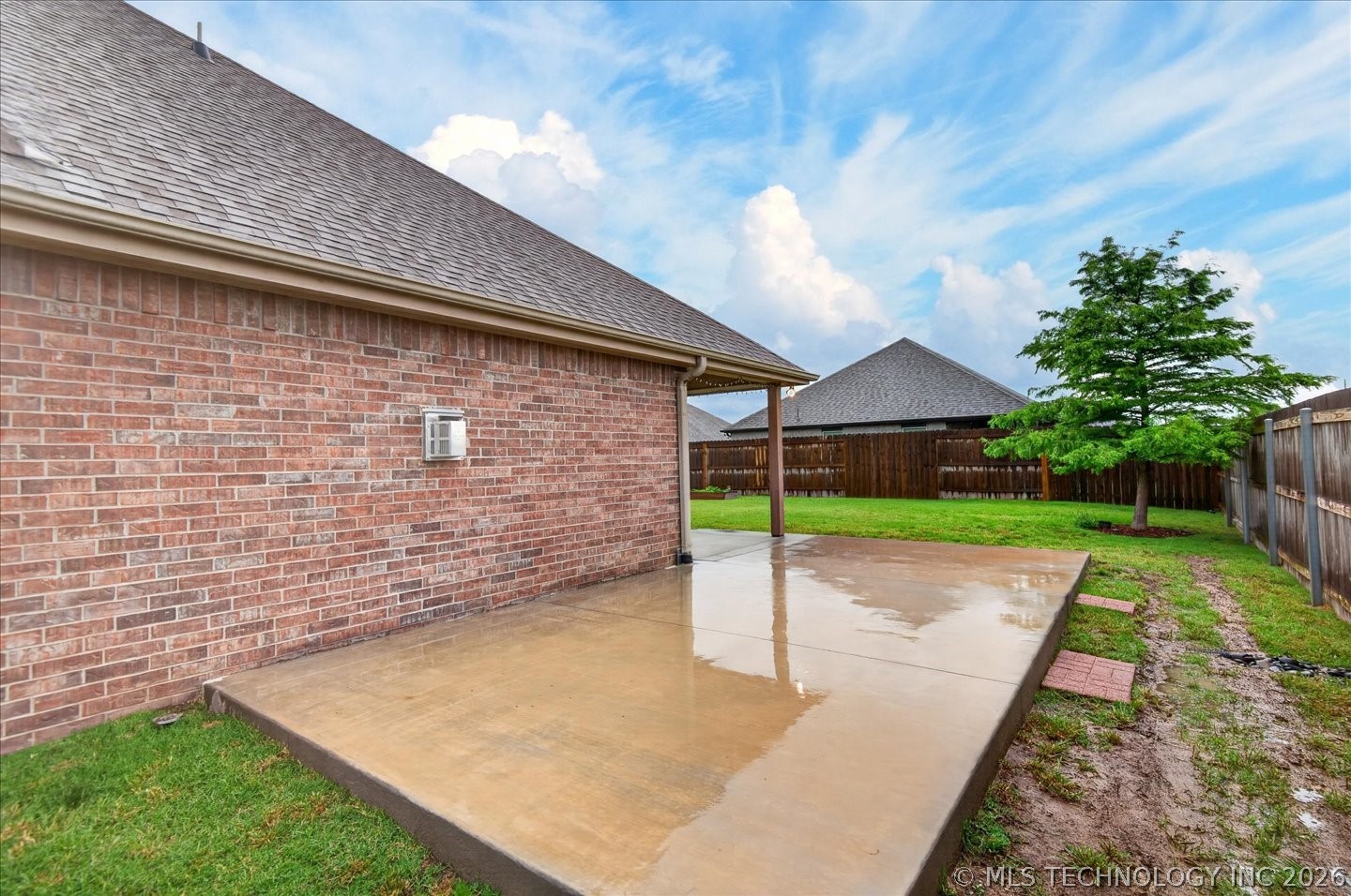 6422 Foxtail Park Drive Property Photo 5