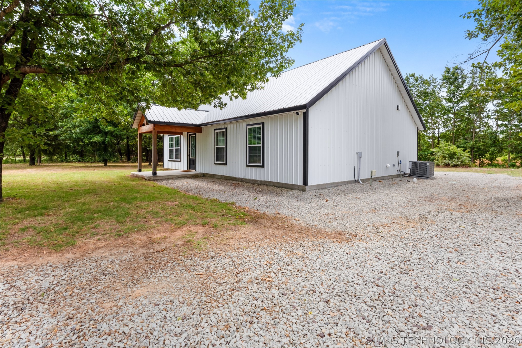 420728 E 1168 Property Photo 3