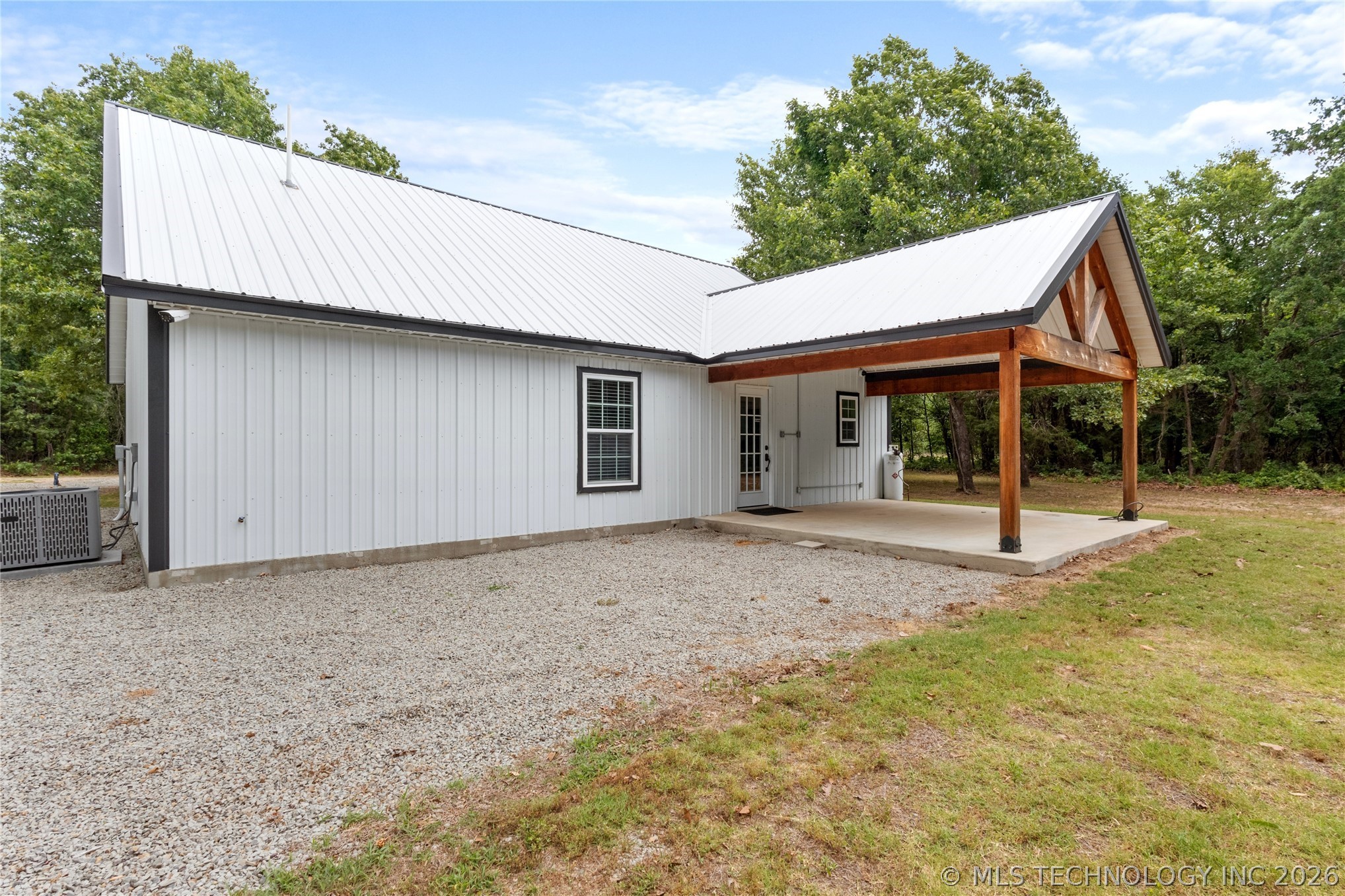 420728 E 1168 Property Photo 4