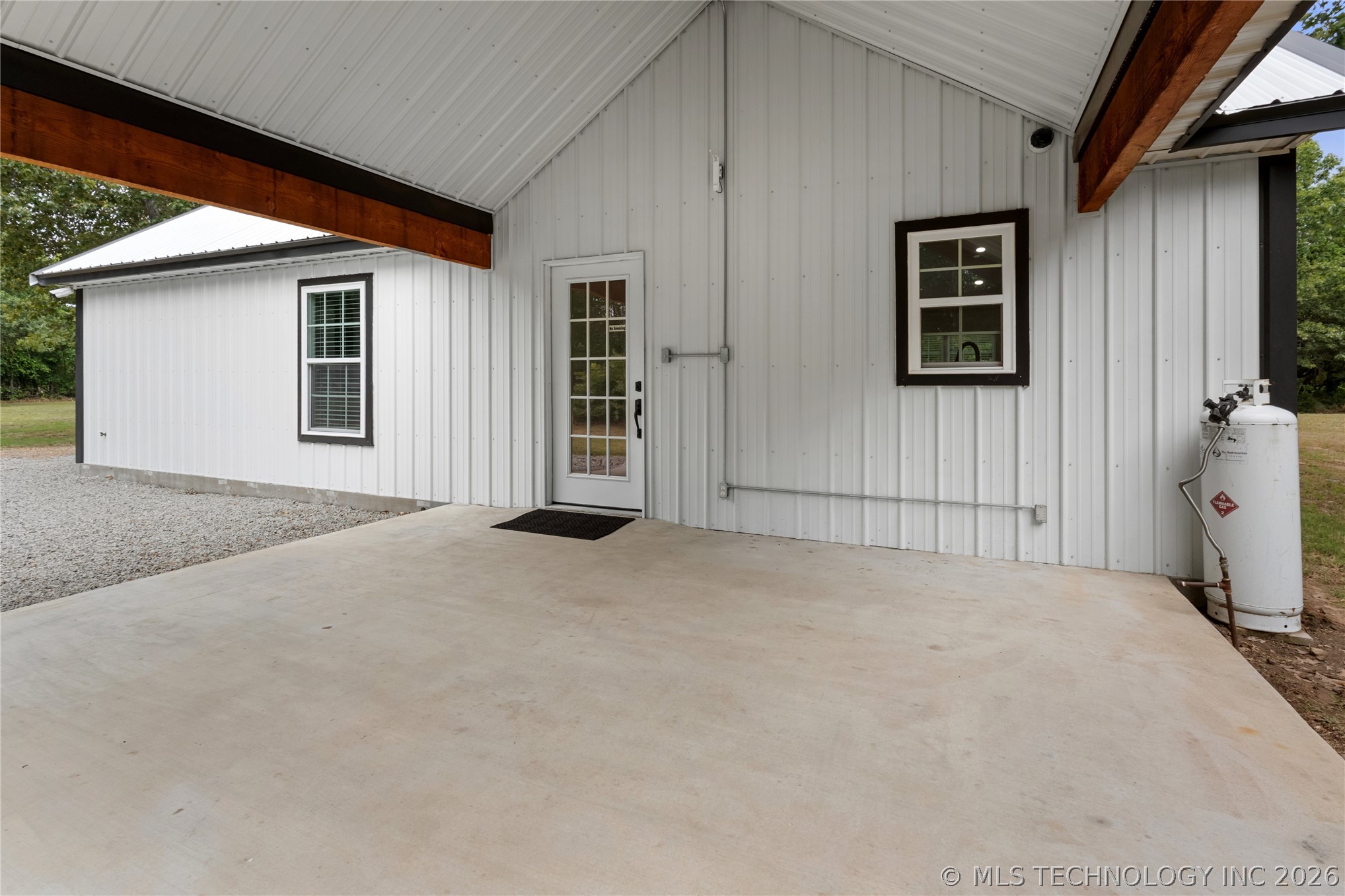 420728 E 1168 Property Photo 5