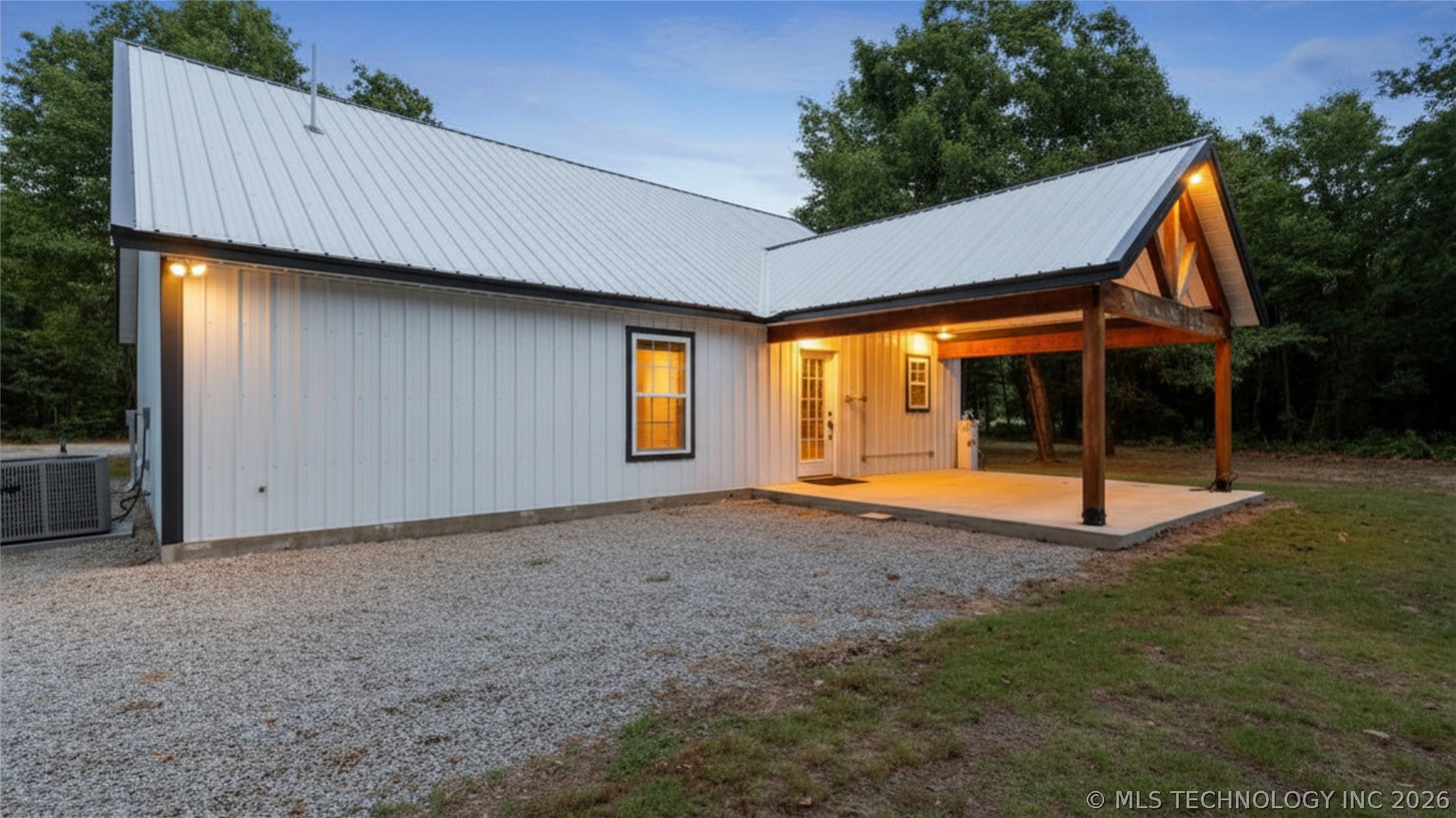 420728 E 1168 Property Photo 6