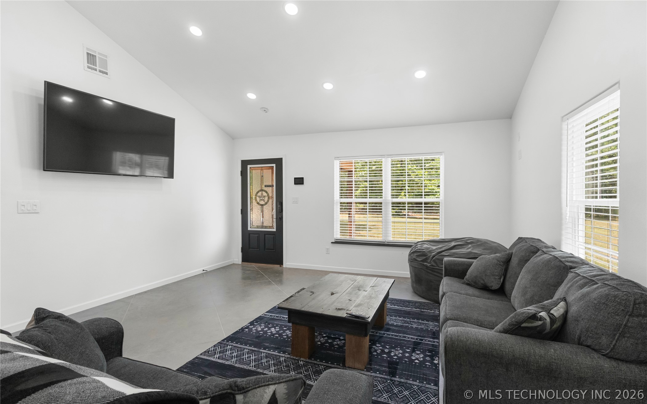 420728 E 1168 Property Photo 8