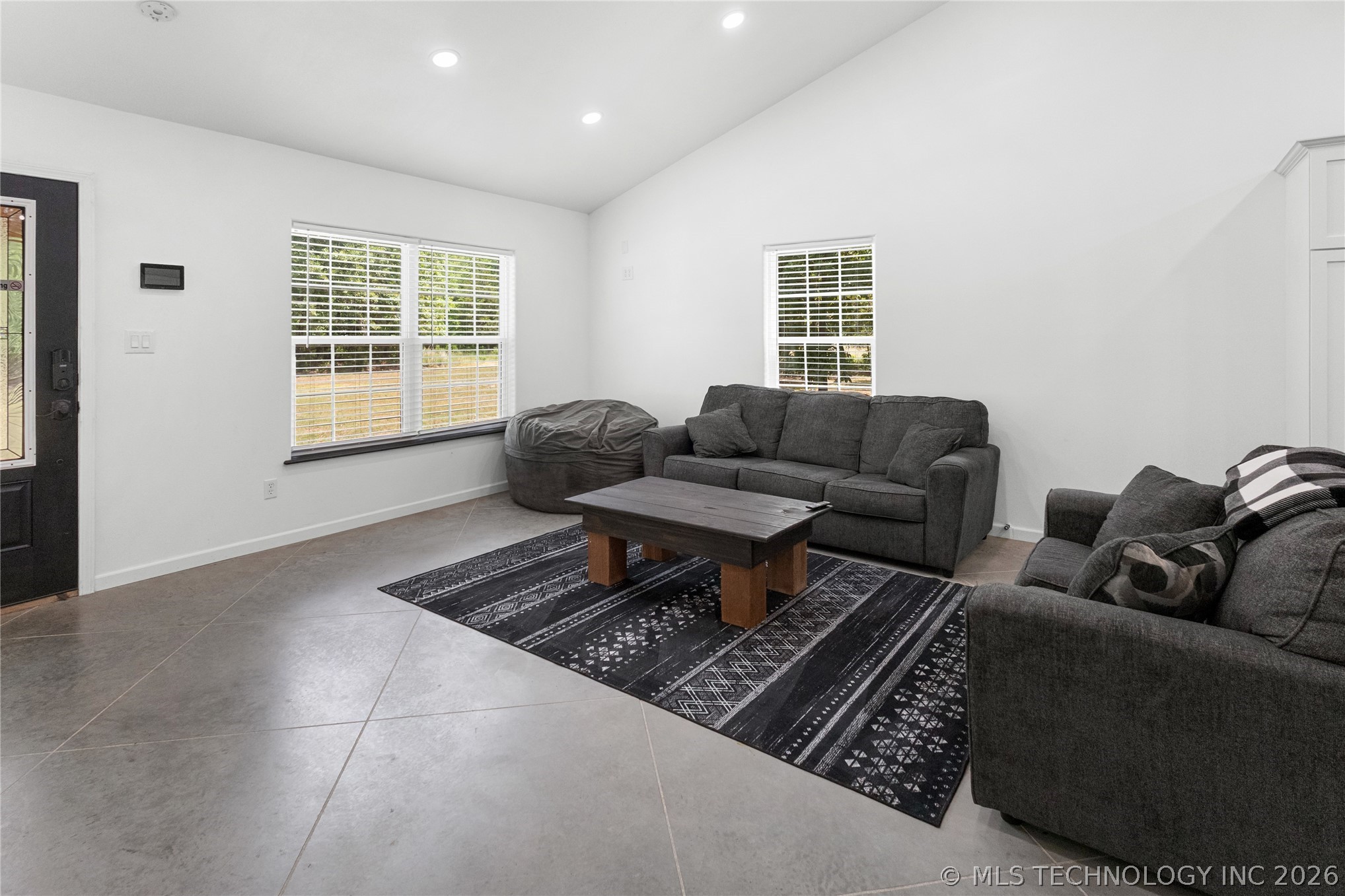 420728 E 1168 Property Photo 9