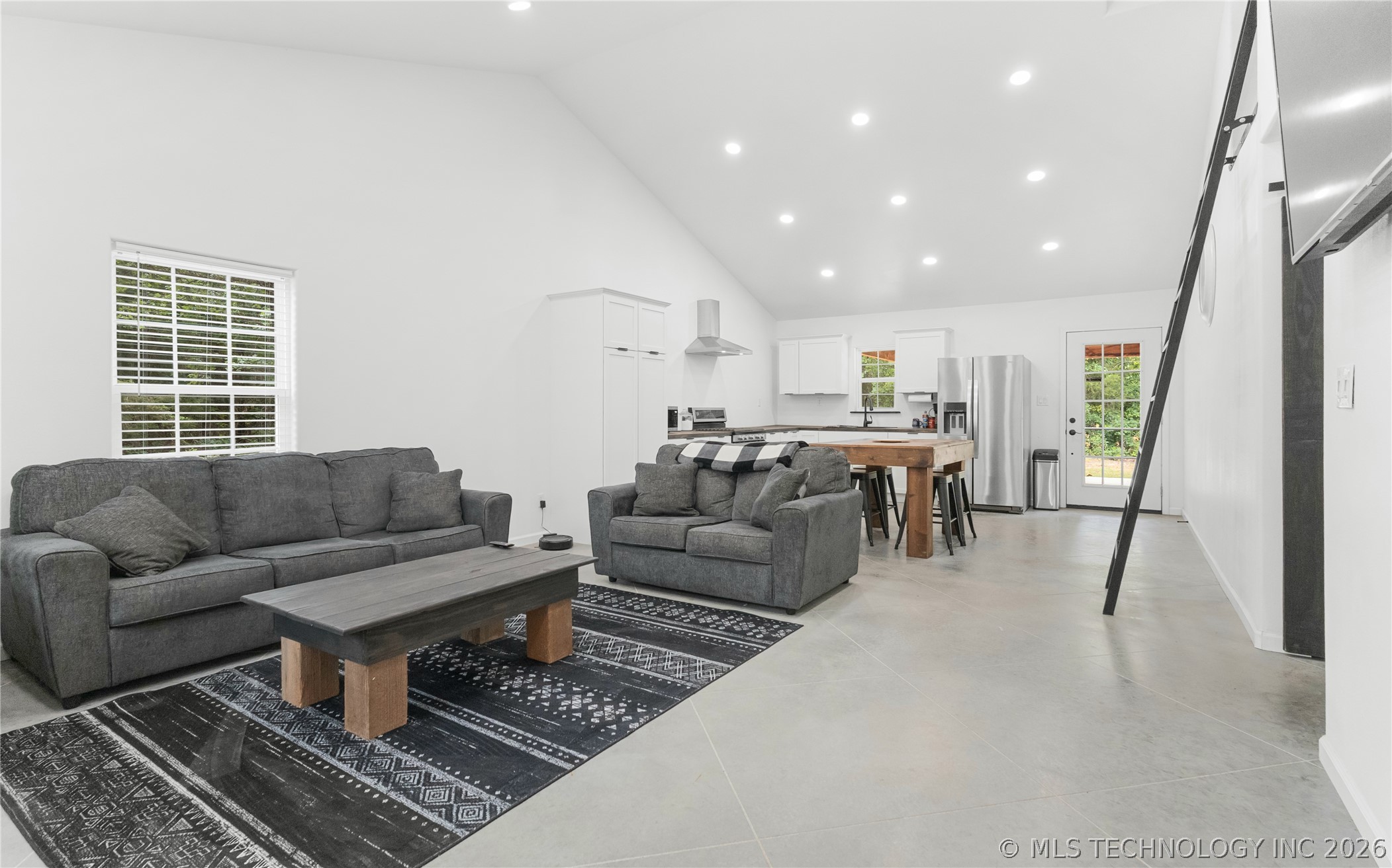 420728 E 1168 Property Photo 10
