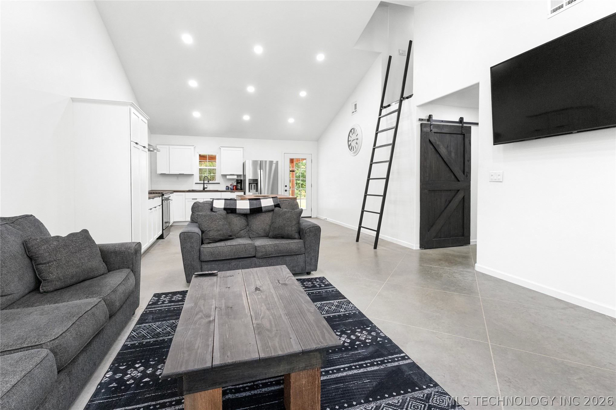 420728 E 1168 Property Photo 11