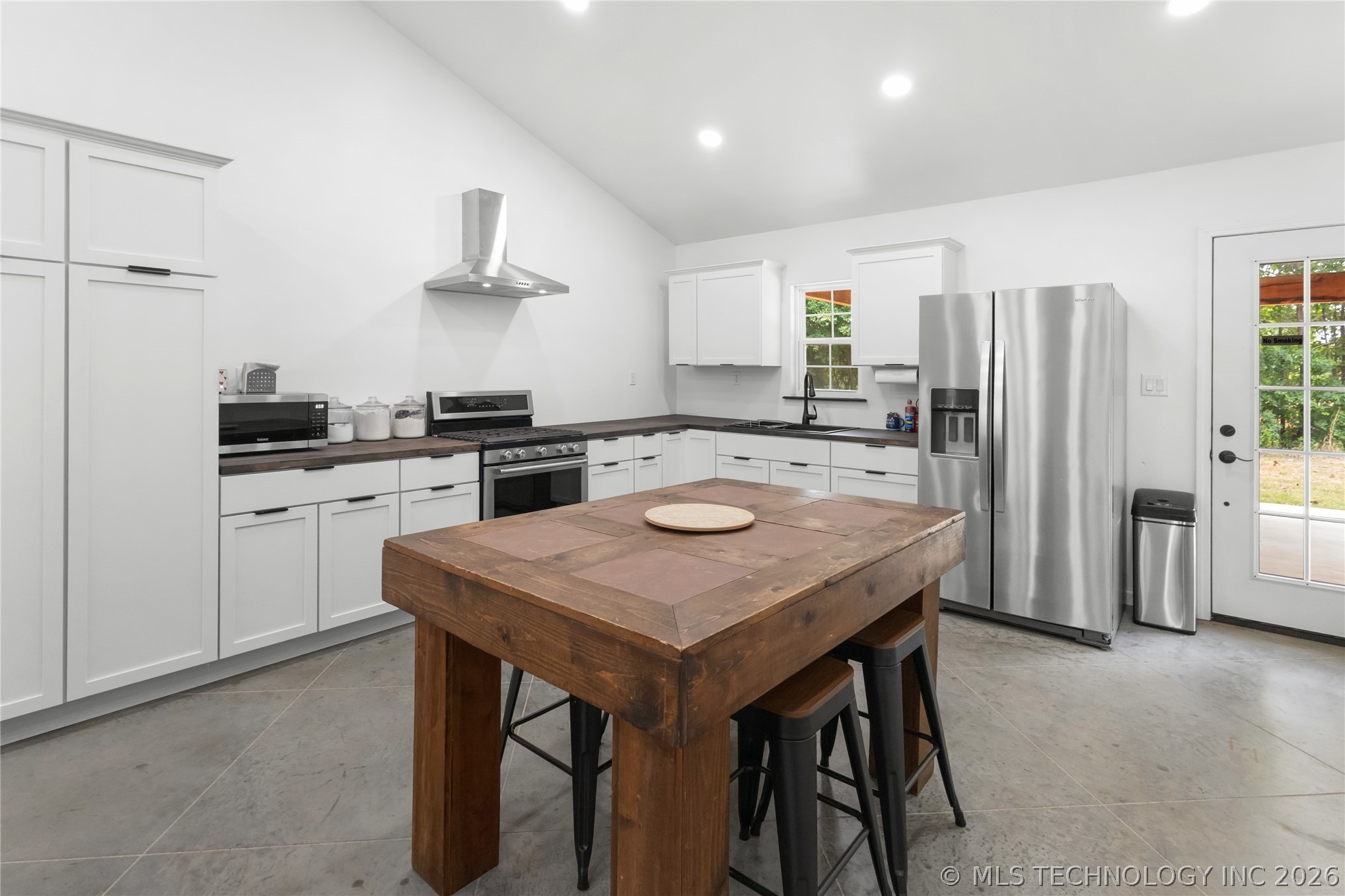 420728 E 1168 Property Photo 12