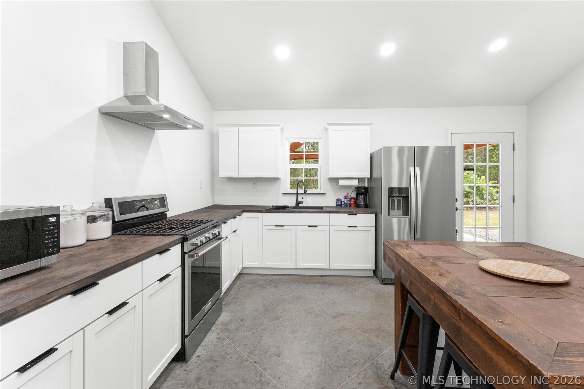 420728 E 1168 Property Photo 13