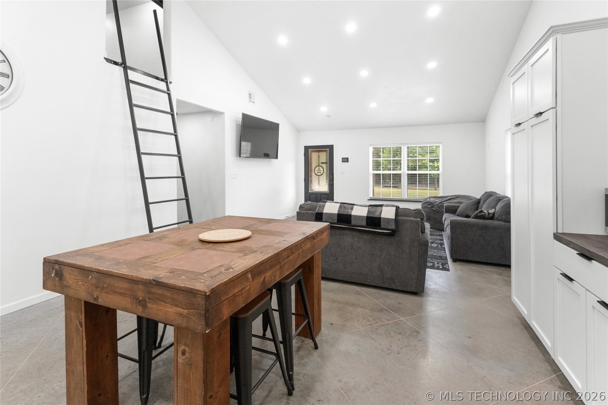 420728 E 1168 Property Photo 15